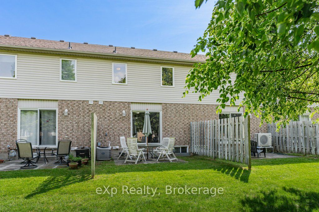 35 Roehampton Crescent Property Photo 45