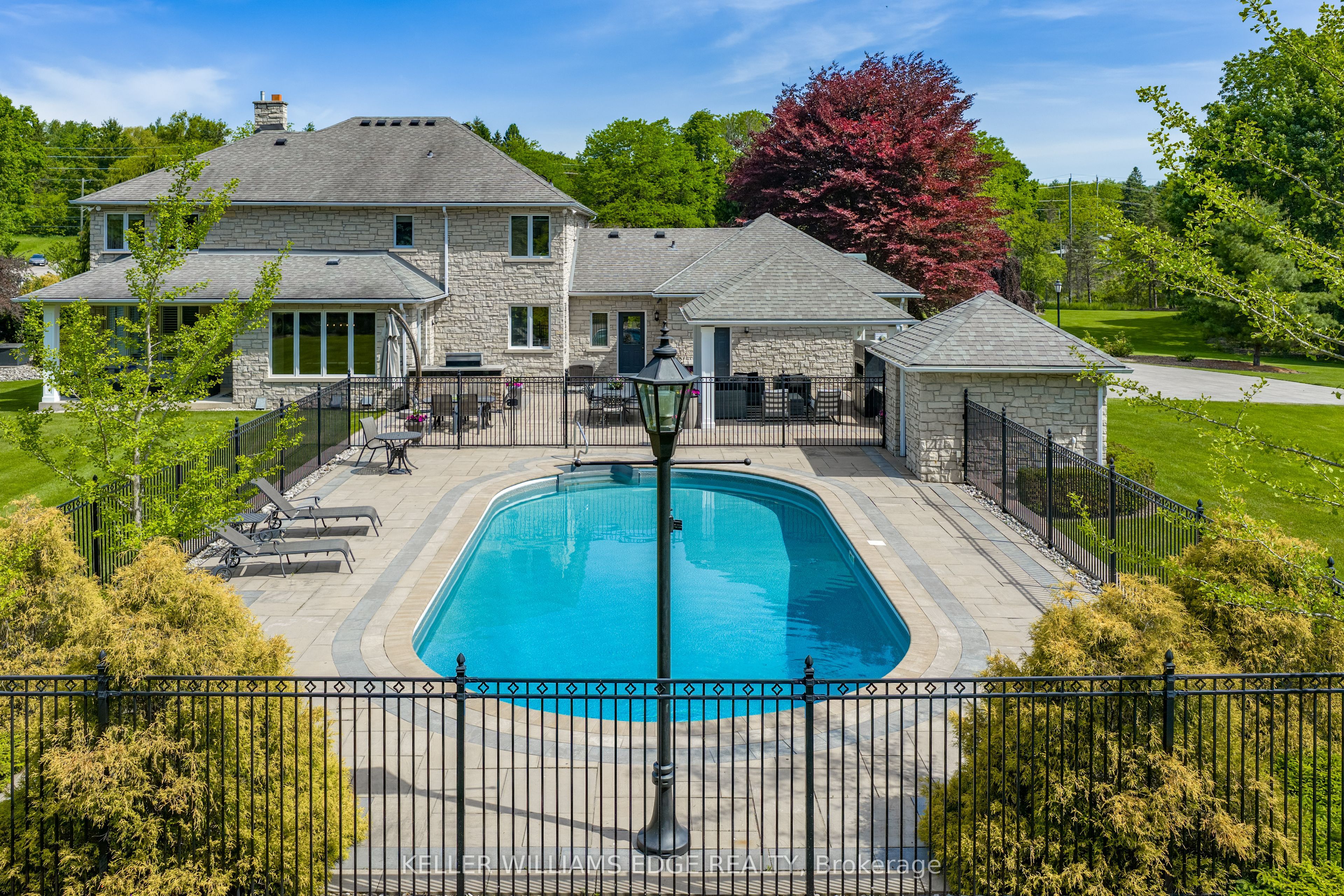 938 Governor's Road Property Photo 4