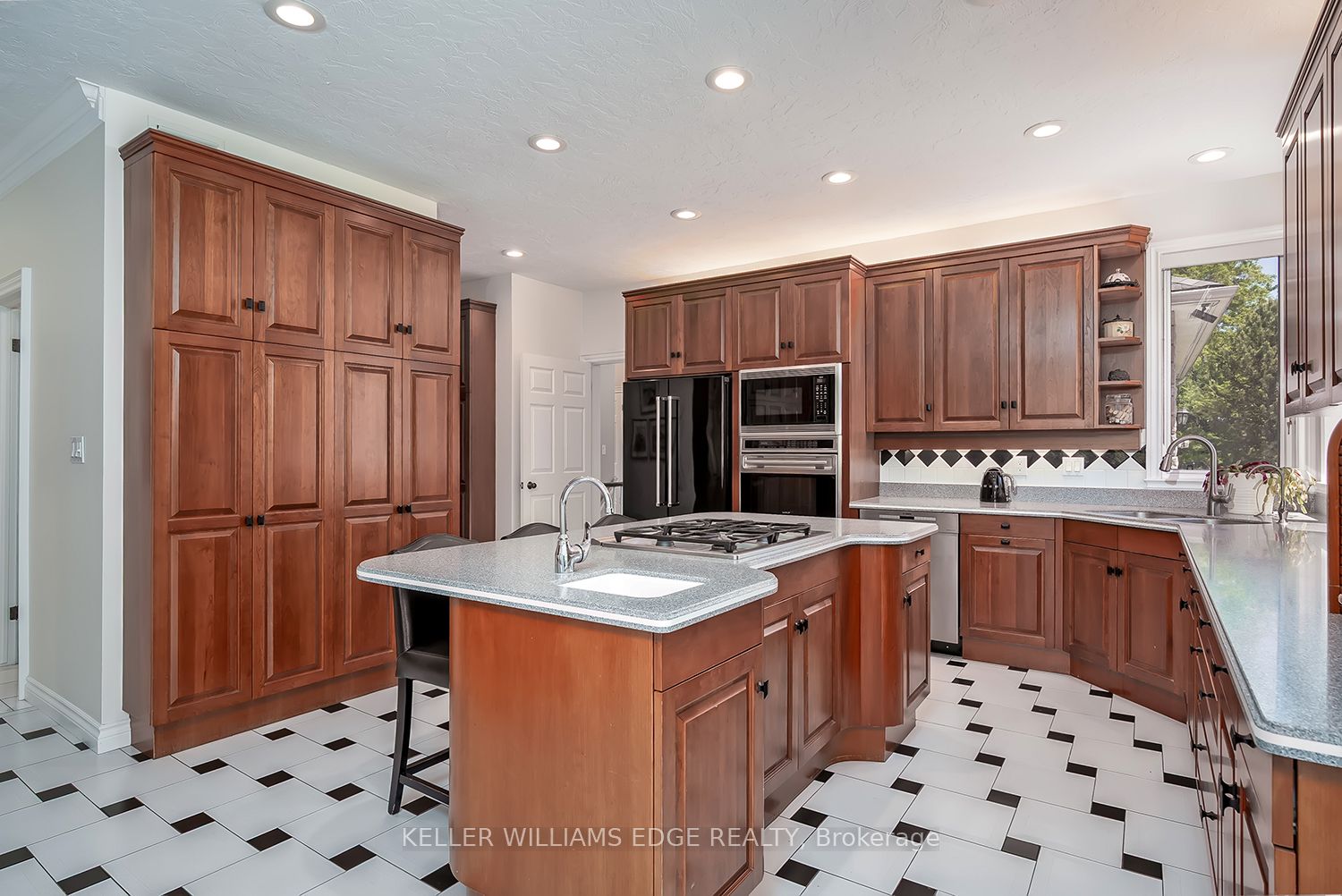 938 Governor's Road Property Photo 13