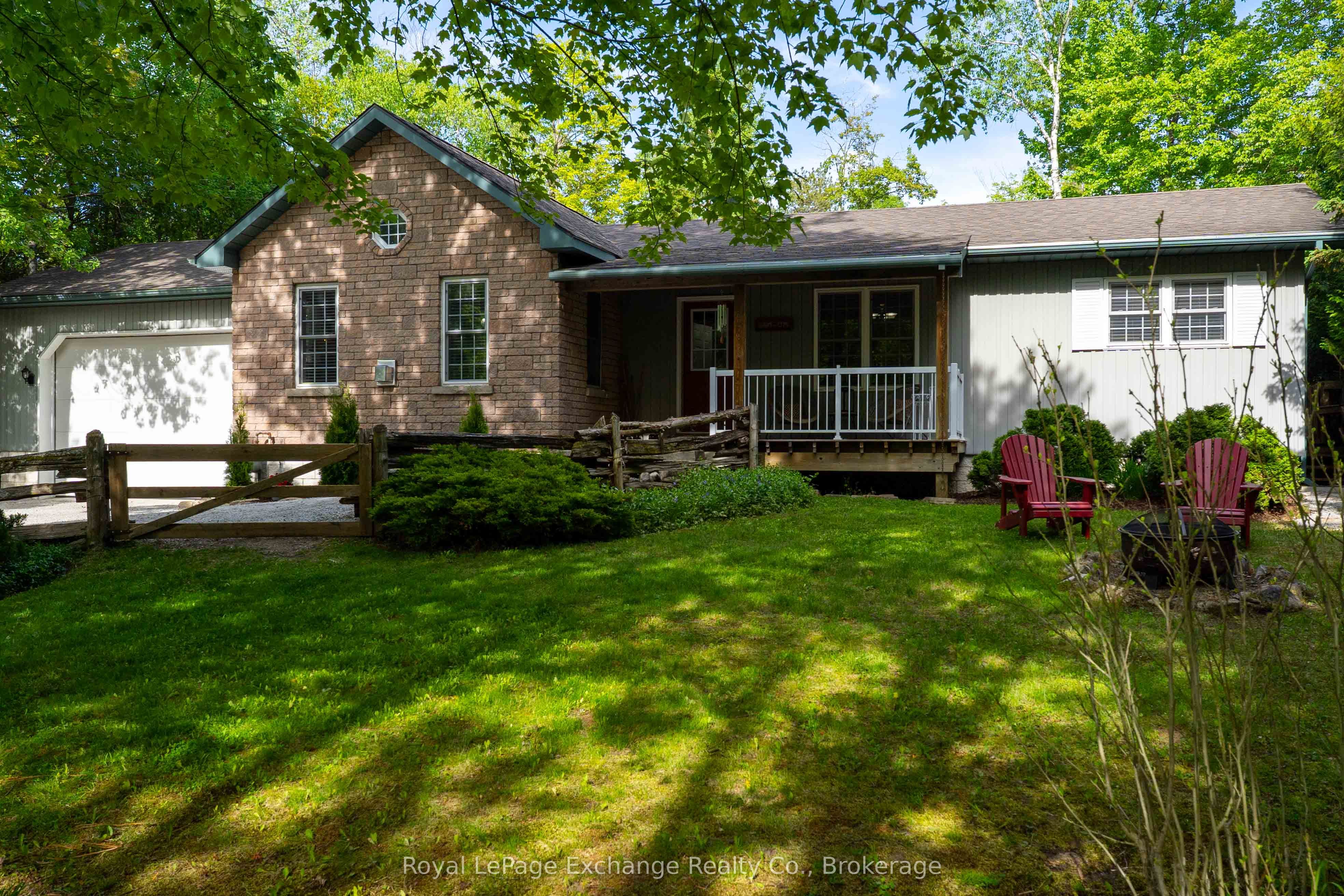 719 York Avenue N Property Photo 1