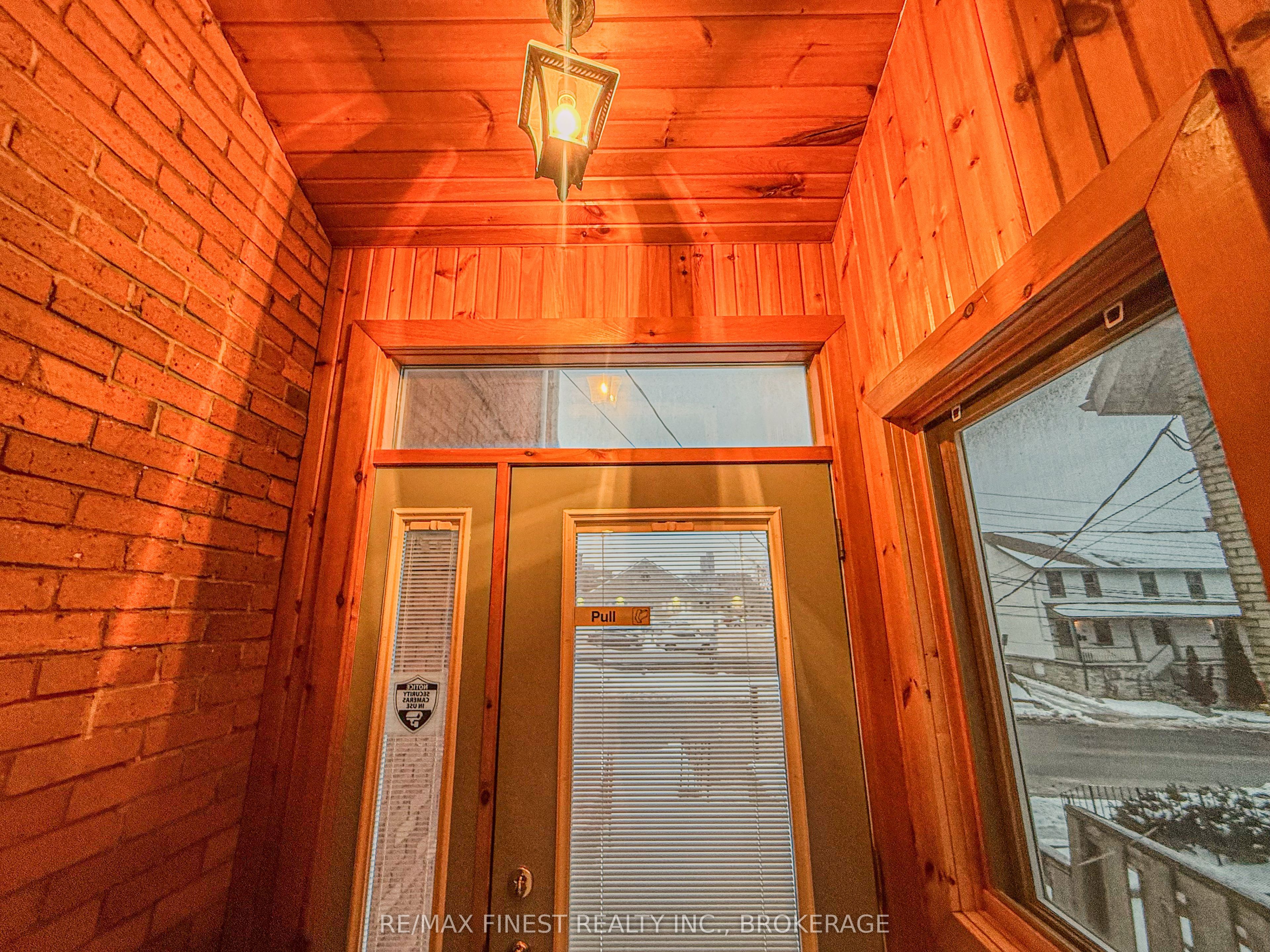 166 Queen Street Property Photo 33