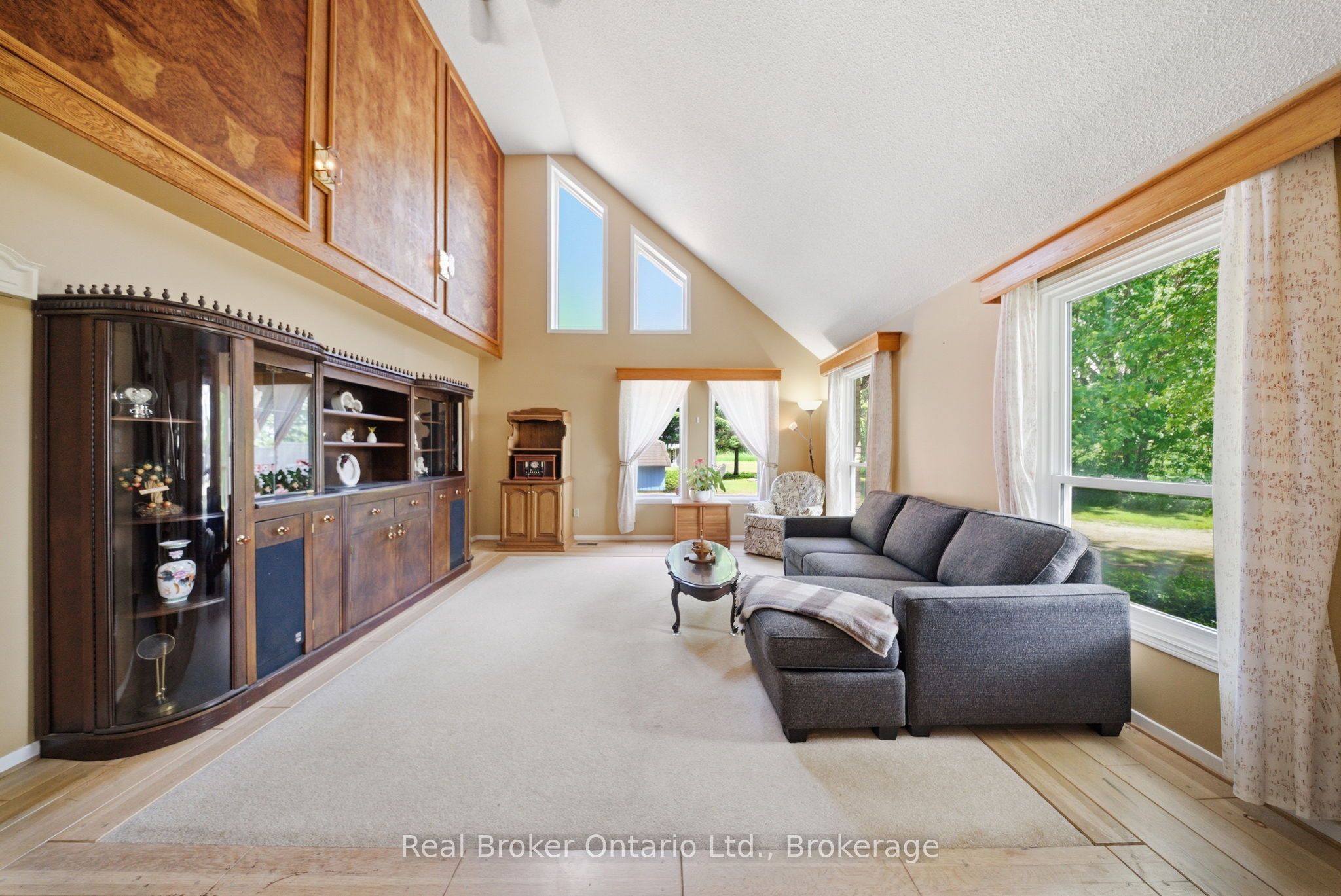 800 Tremaine Avenue S Property Photo 6