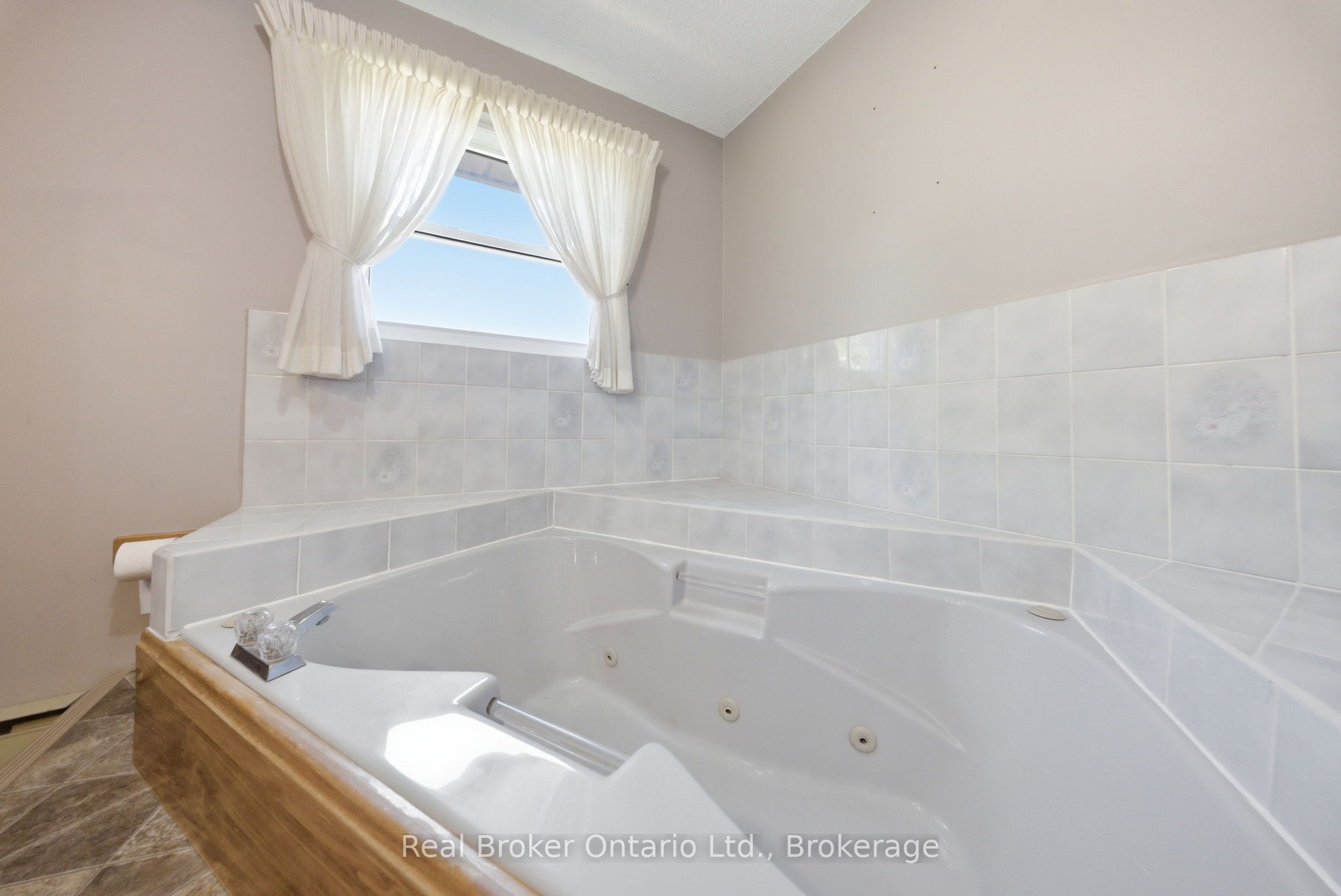800 Tremaine Avenue S Property Photo 26