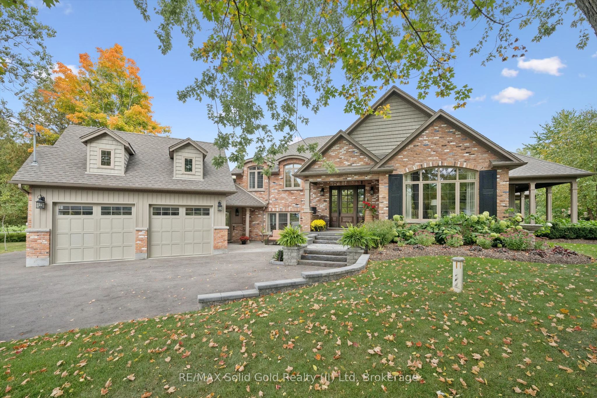 2073 Maplewood Road Property Photo 1