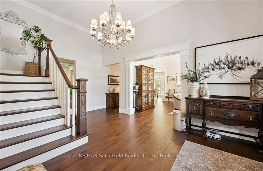 2073 Maplewood Road Property Photo 6