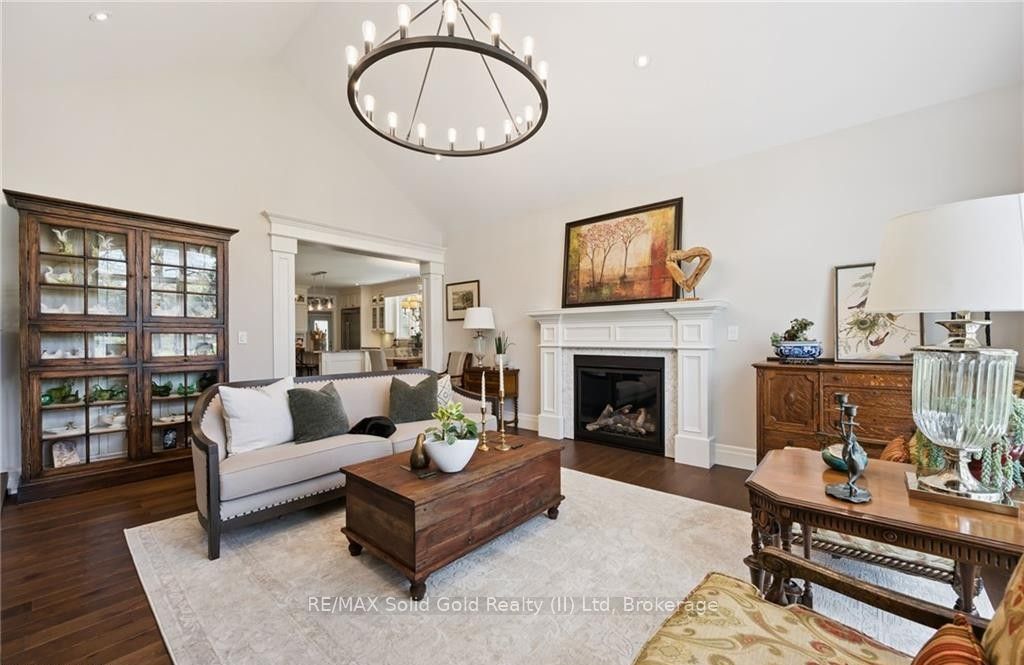 2073 Maplewood Road Property Photo 10