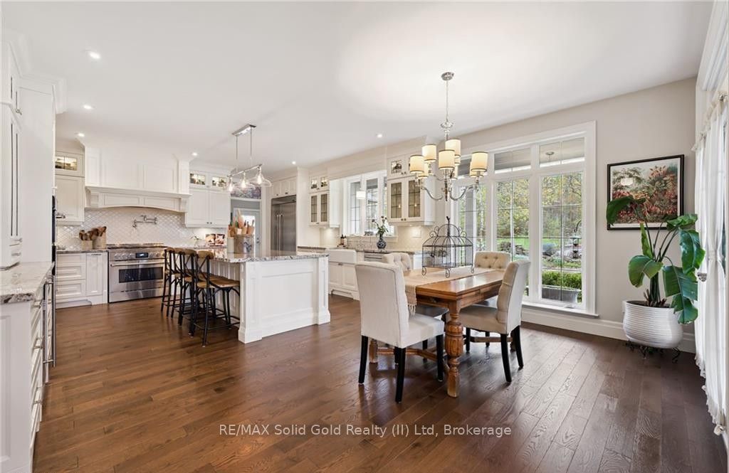2073 Maplewood Road Property Photo 11