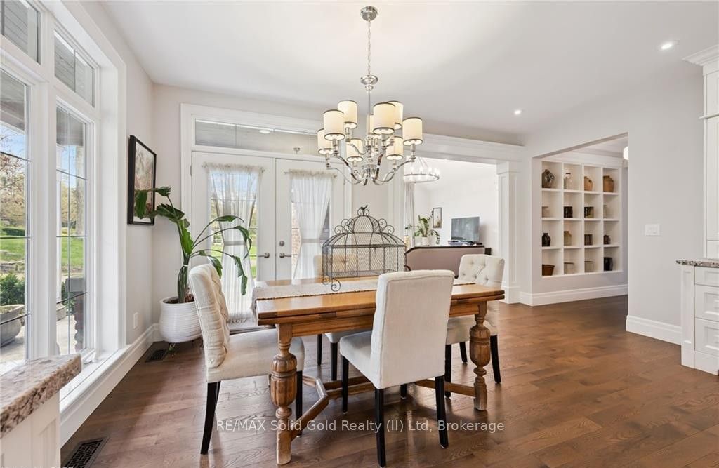 2073 Maplewood Road Property Photo 12