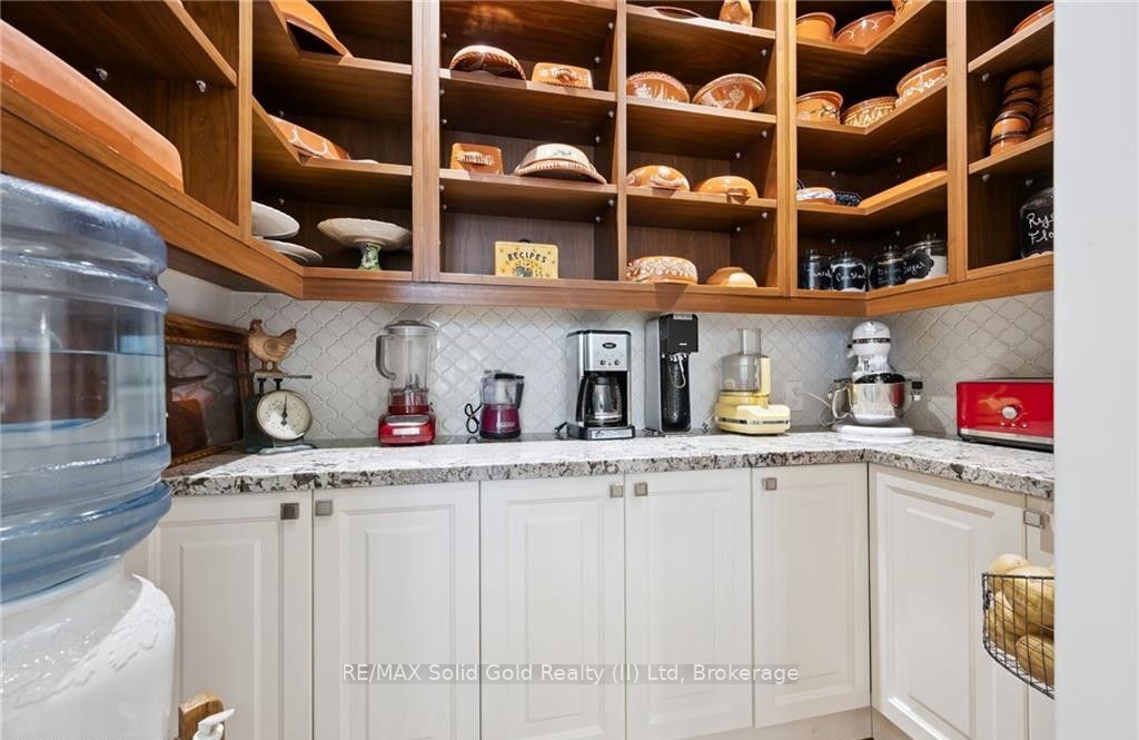 2073 Maplewood Road Property Photo 16