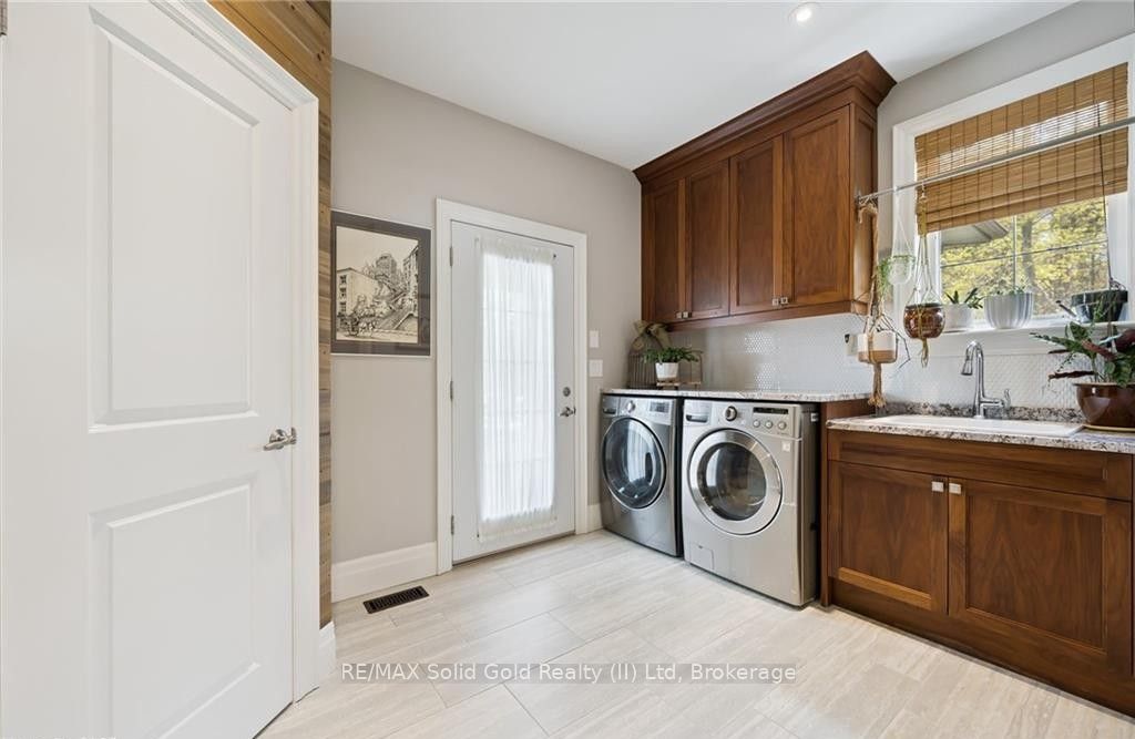 2073 Maplewood Road Property Photo 17