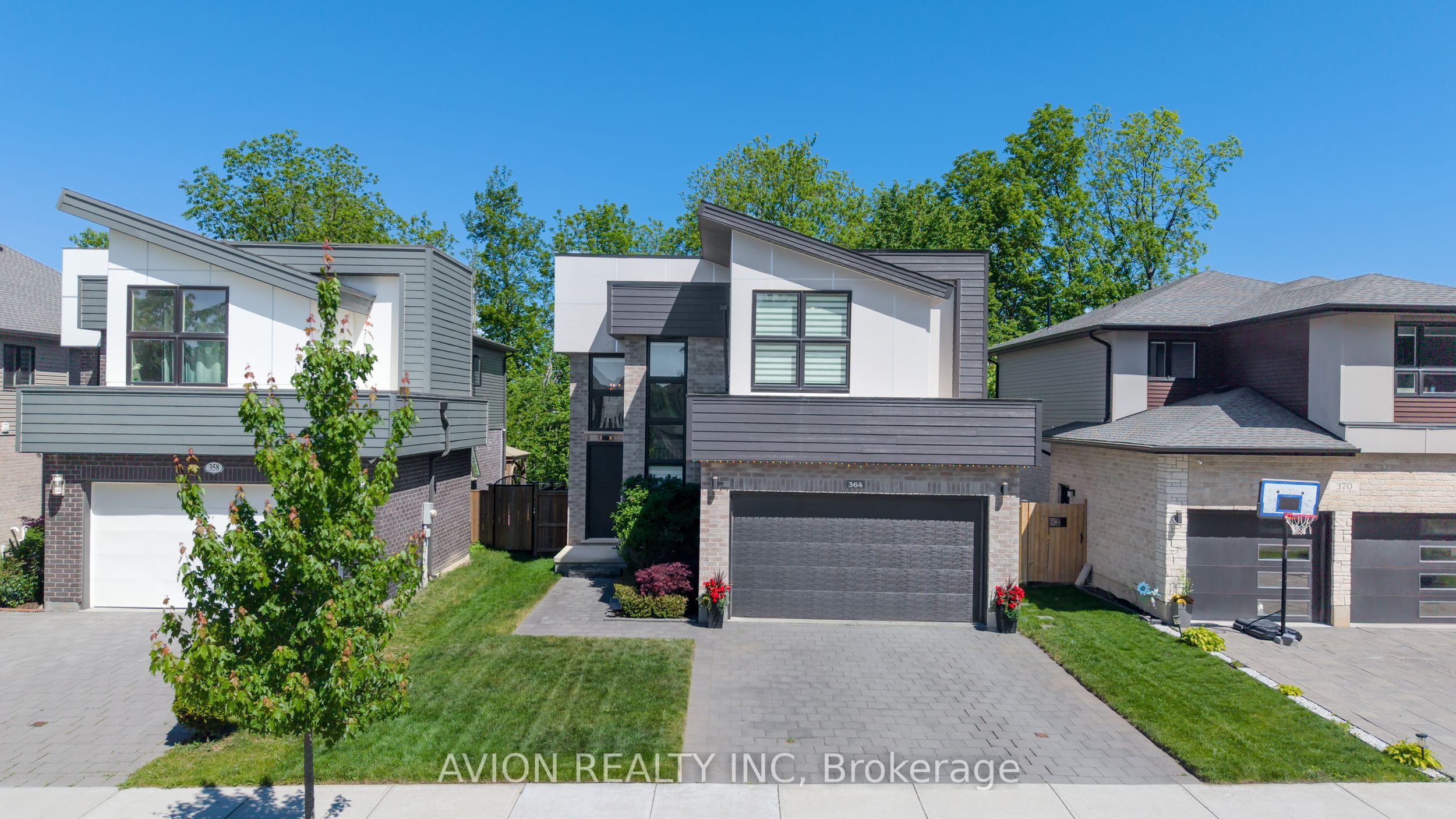 364 Sophia Crescent Property Photo 1