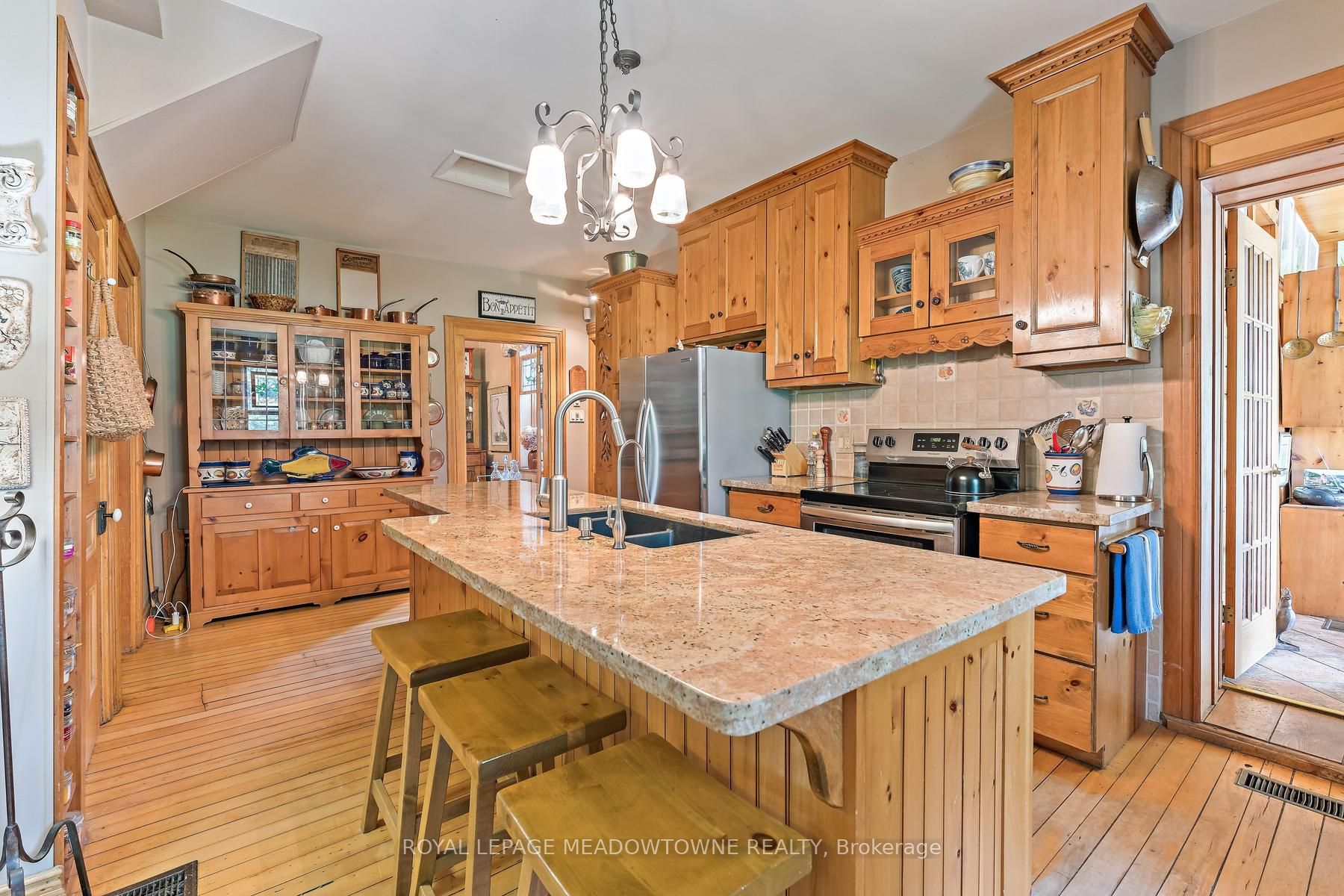 954399 7th Line Ehs Property Photo 10
