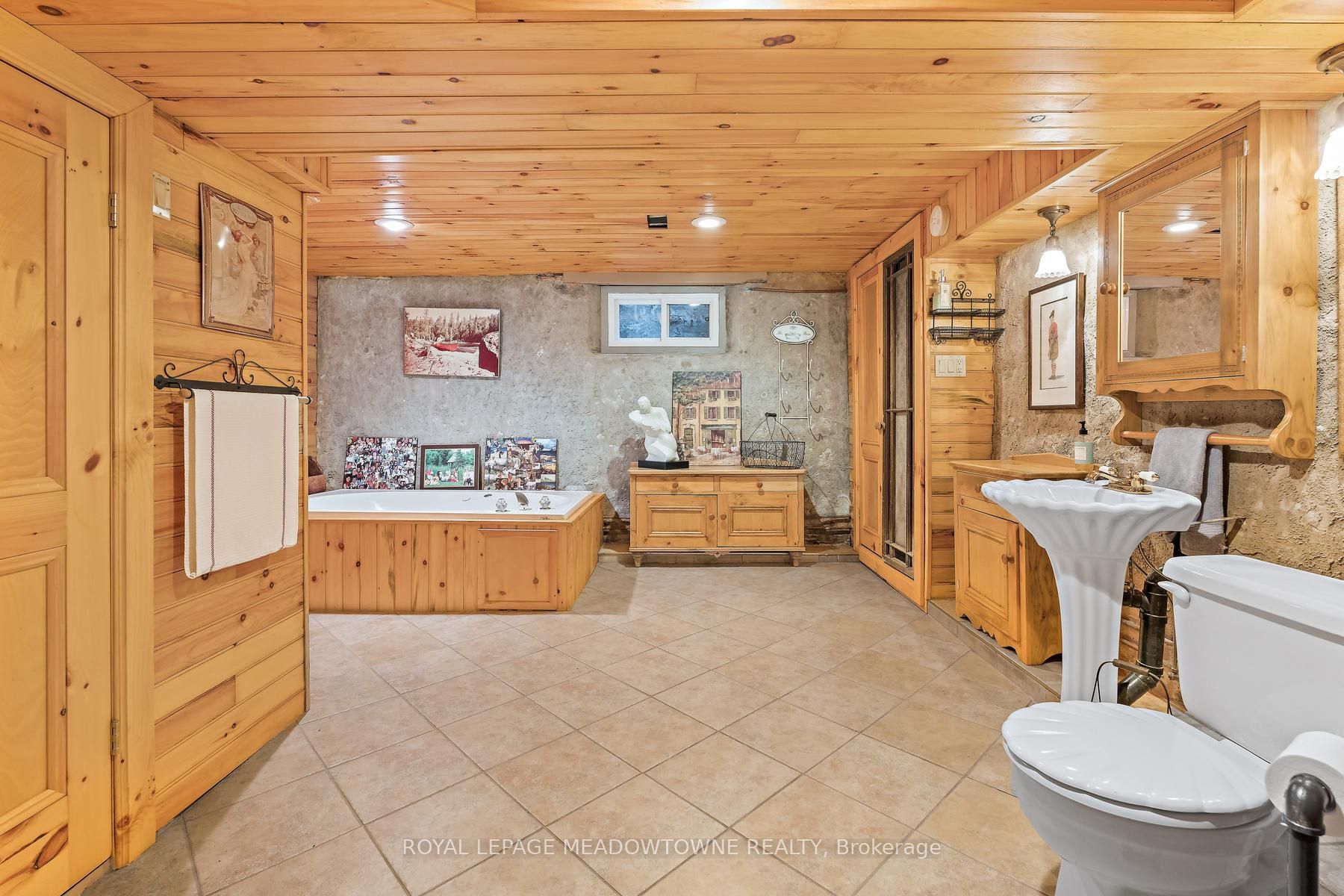954399 7th Line Ehs Property Photo 28
