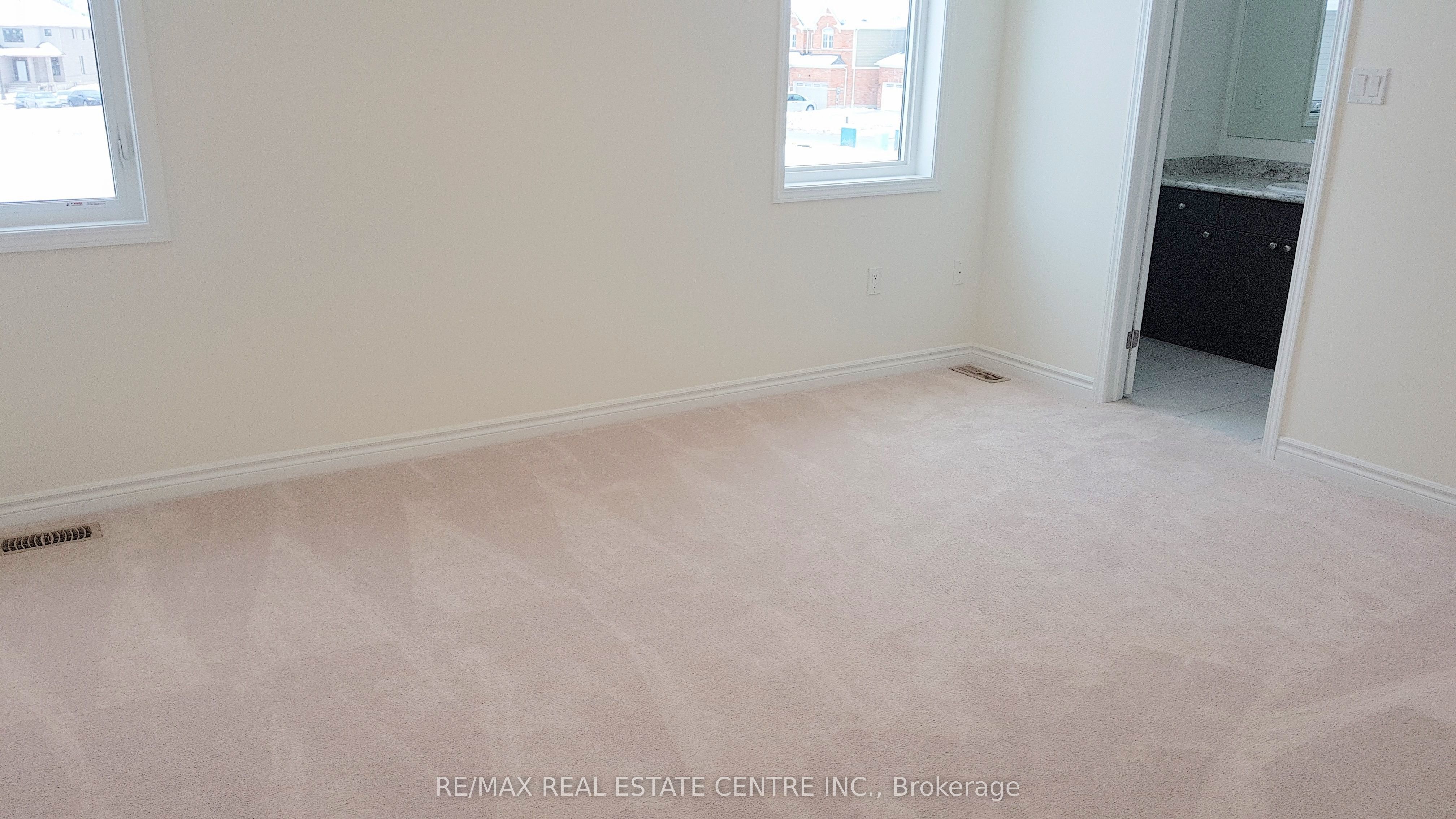 8 Watermill Street Property Photo 19