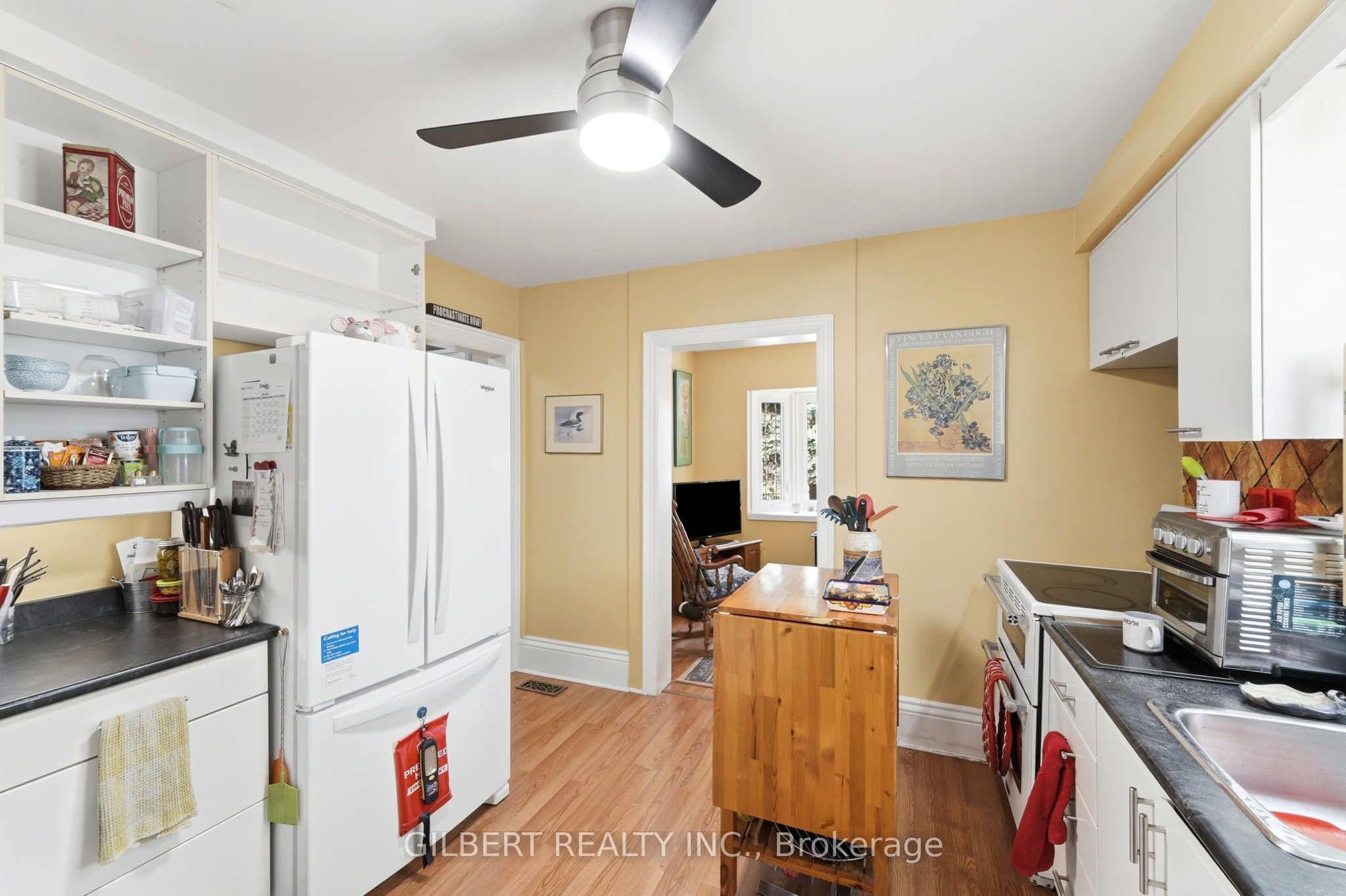 367 Charlton Avenue W Property Photo 6