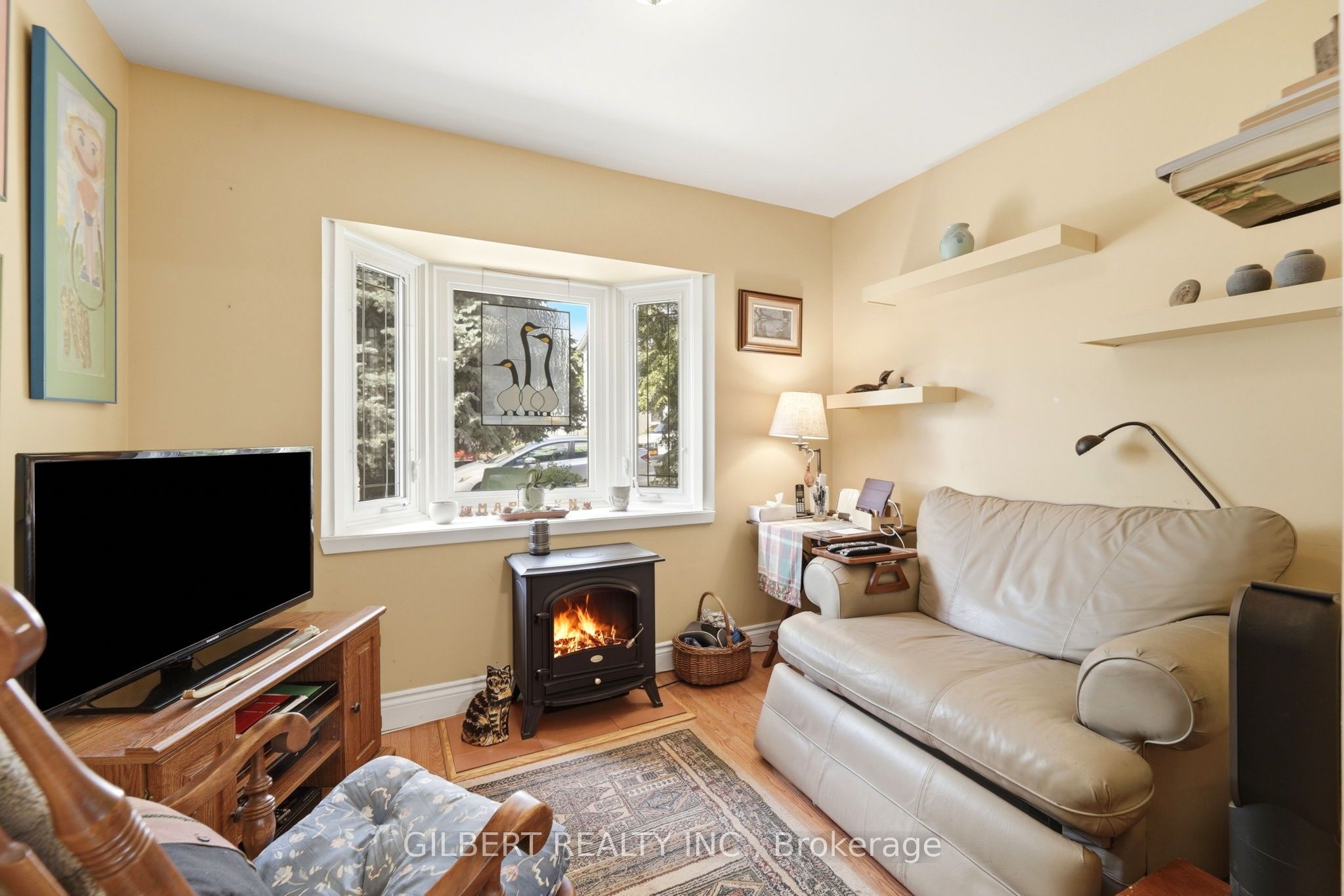 367 Charlton Avenue W Property Photo 7