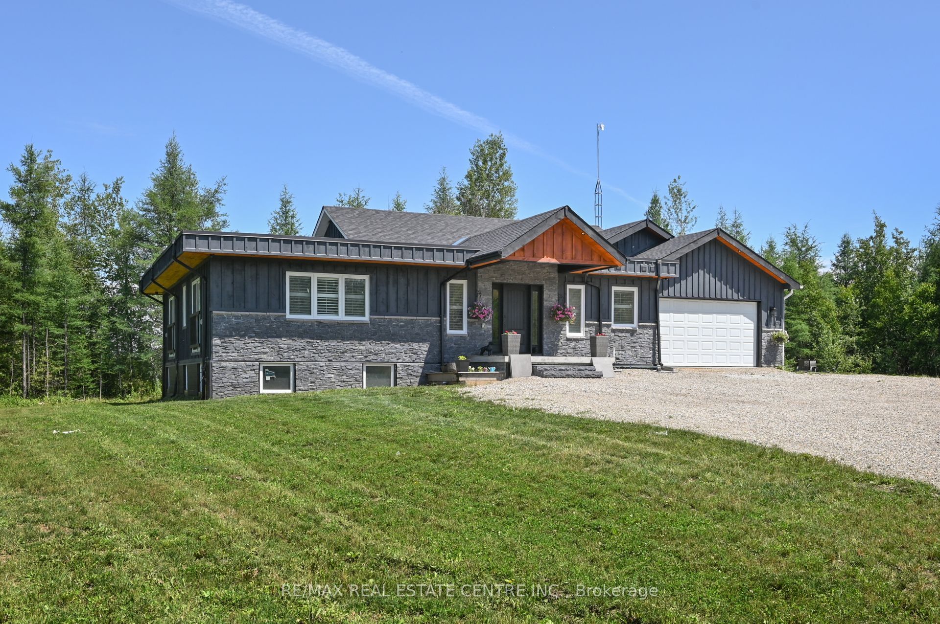375753 6th Line Property Photo 1