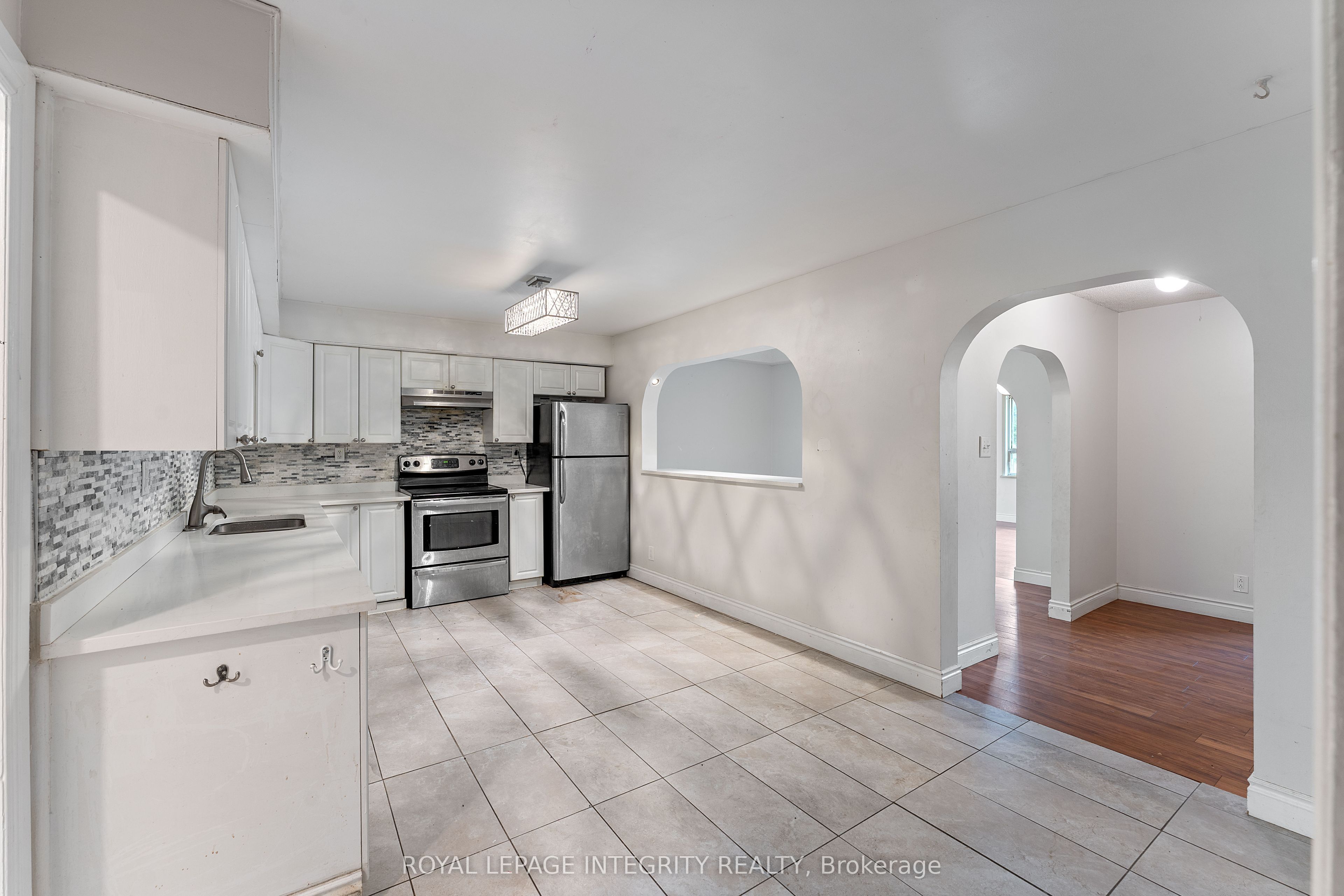 3823 Drouin Road Property Photo 9