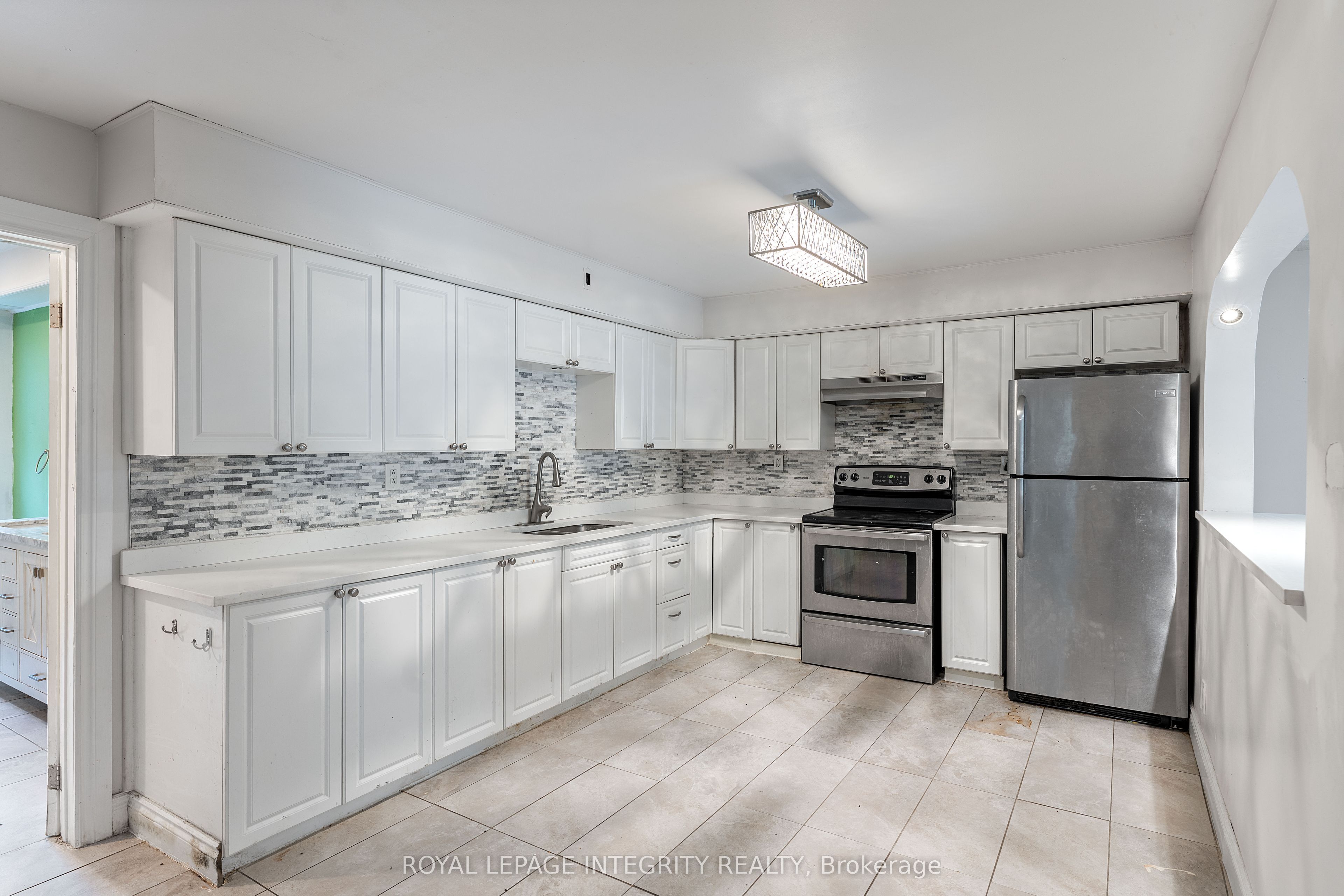 3823 Drouin Road Property Photo 10