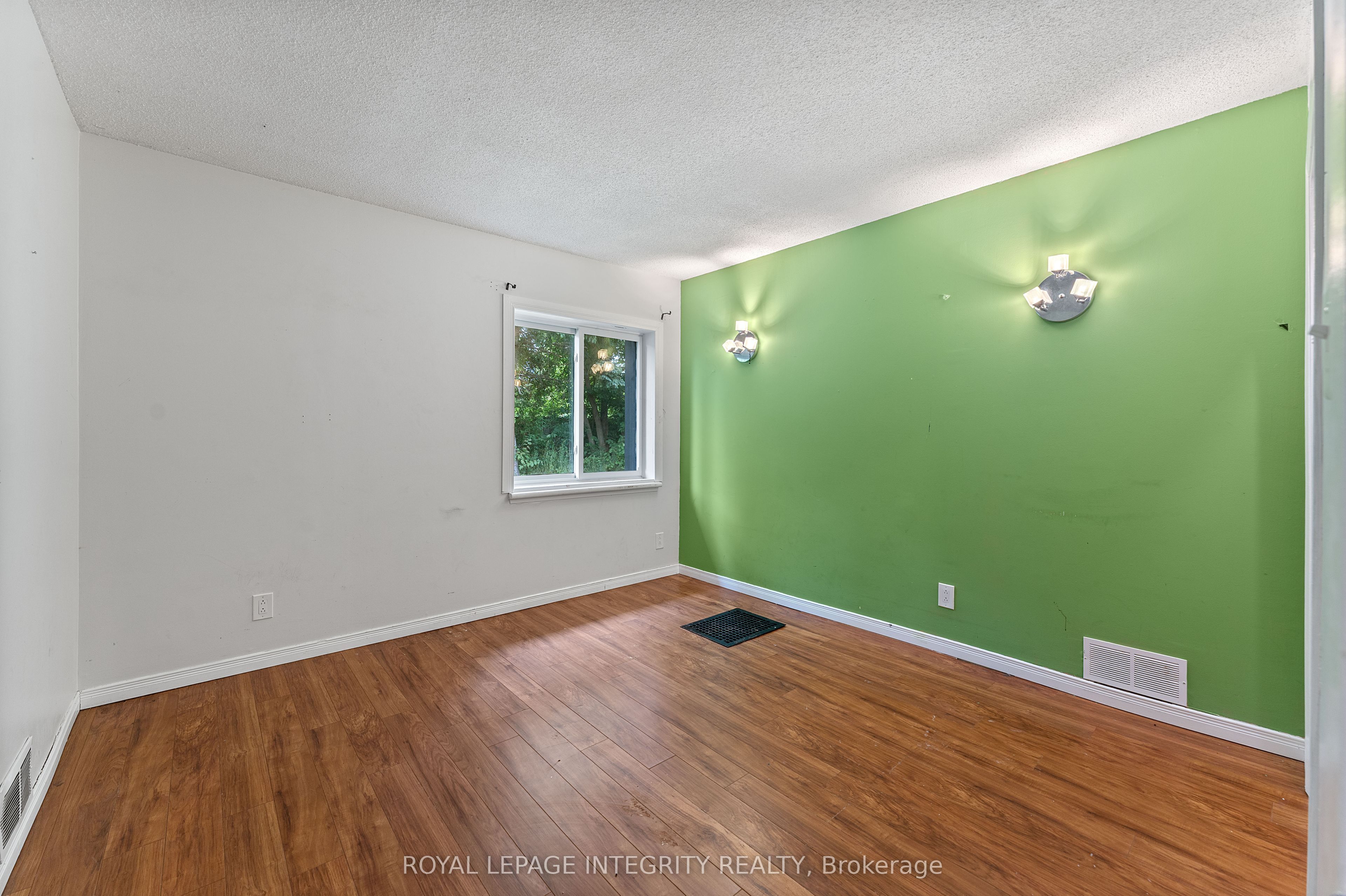 3823 Drouin Road Property Photo 13