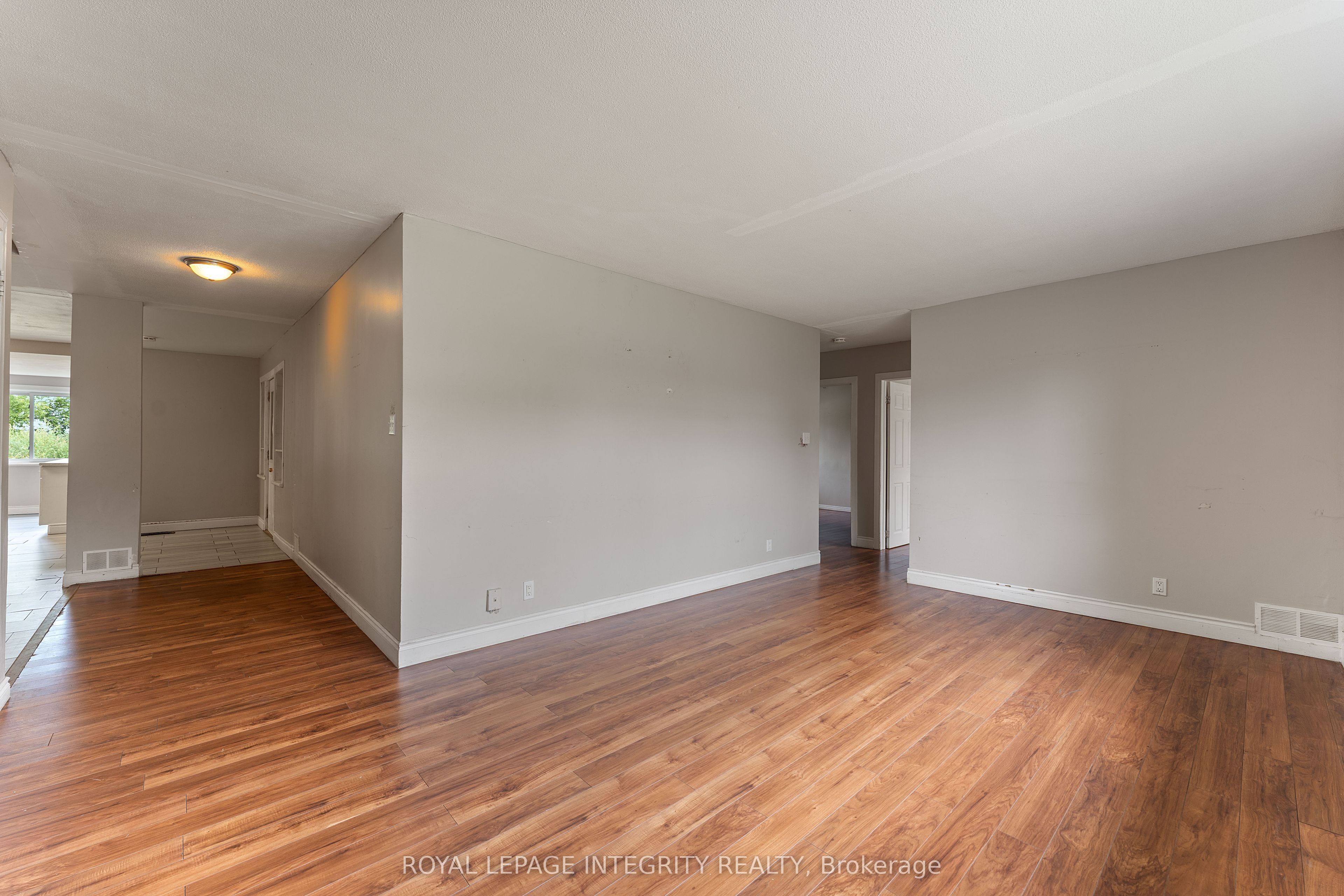3823 Drouin Road Property Photo 20