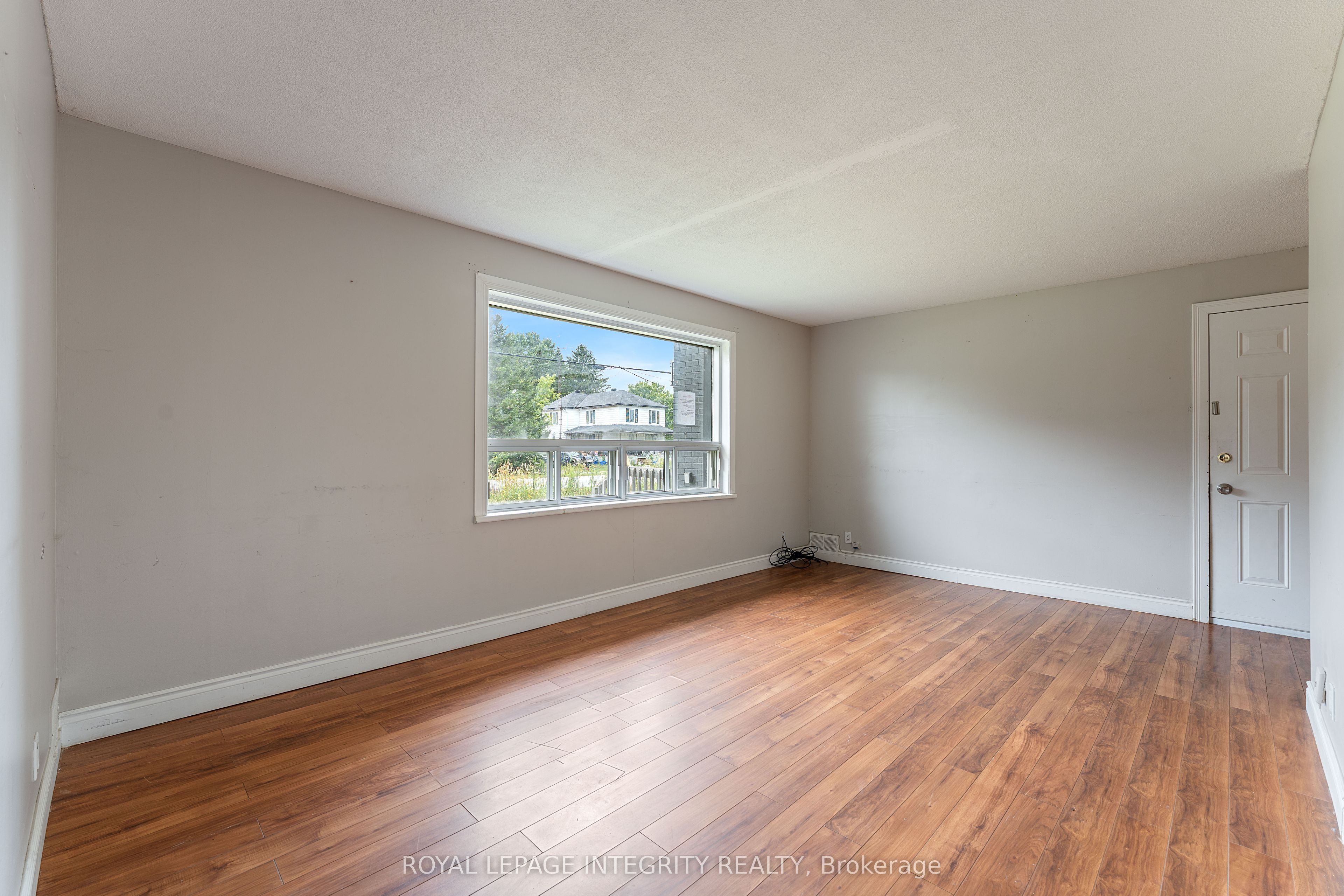 3823 Drouin Road Property Photo 21