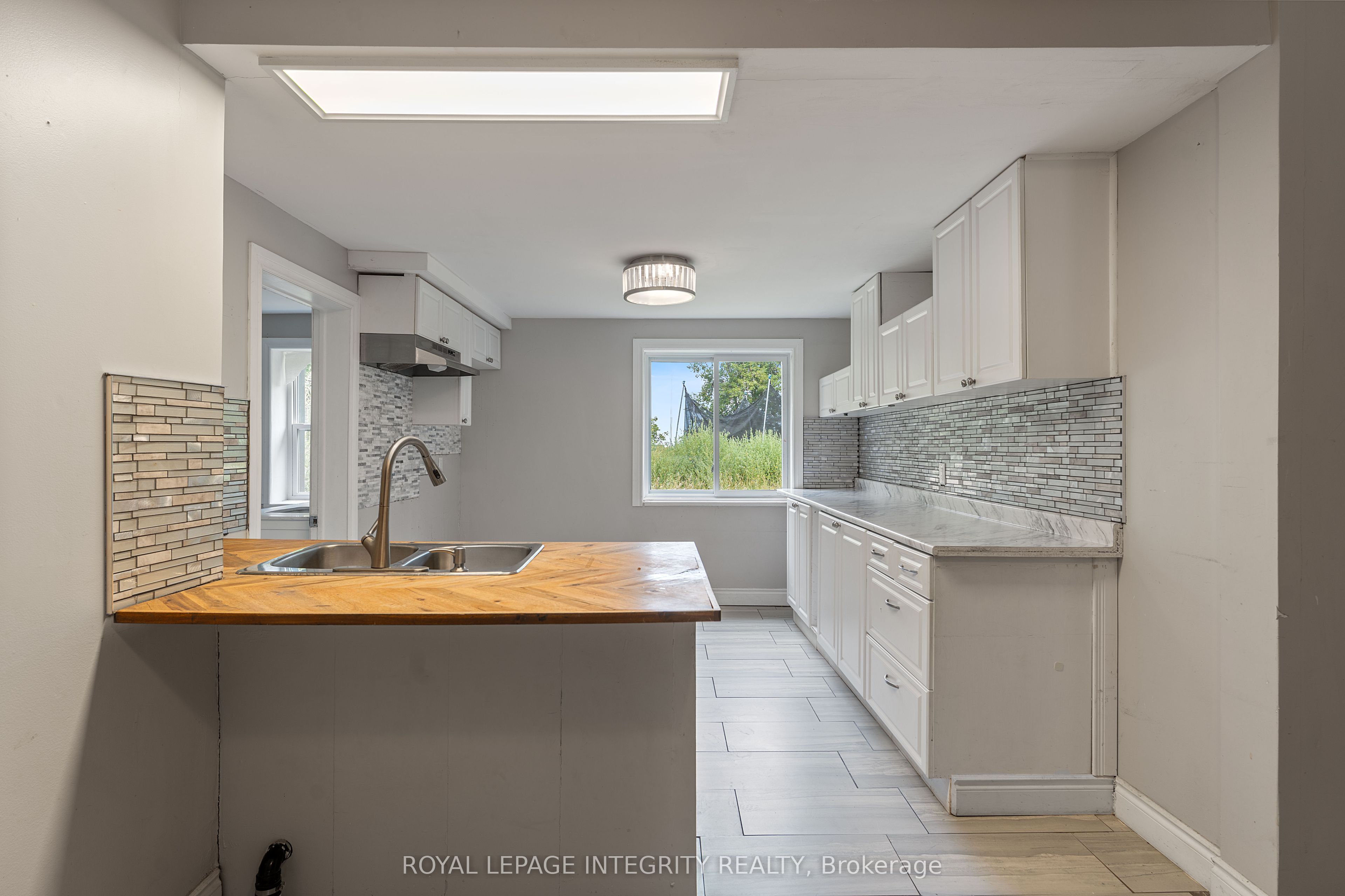 3823 Drouin Road Property Photo 25