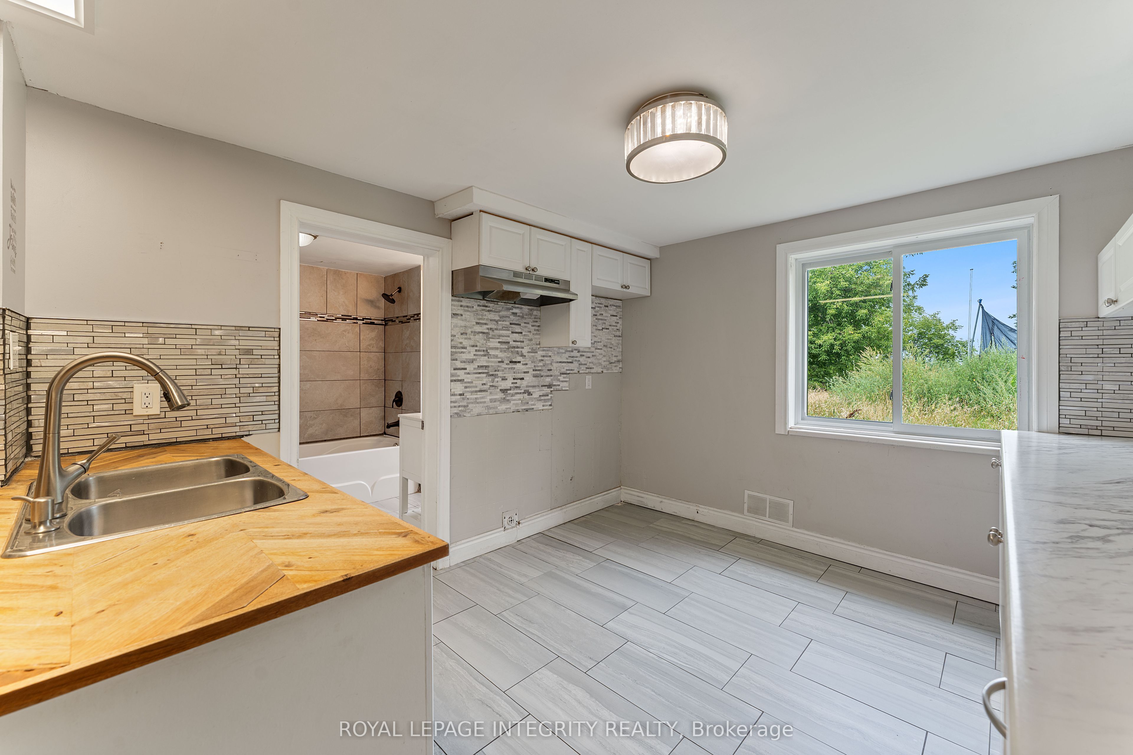3823 Drouin Road Property Photo 26