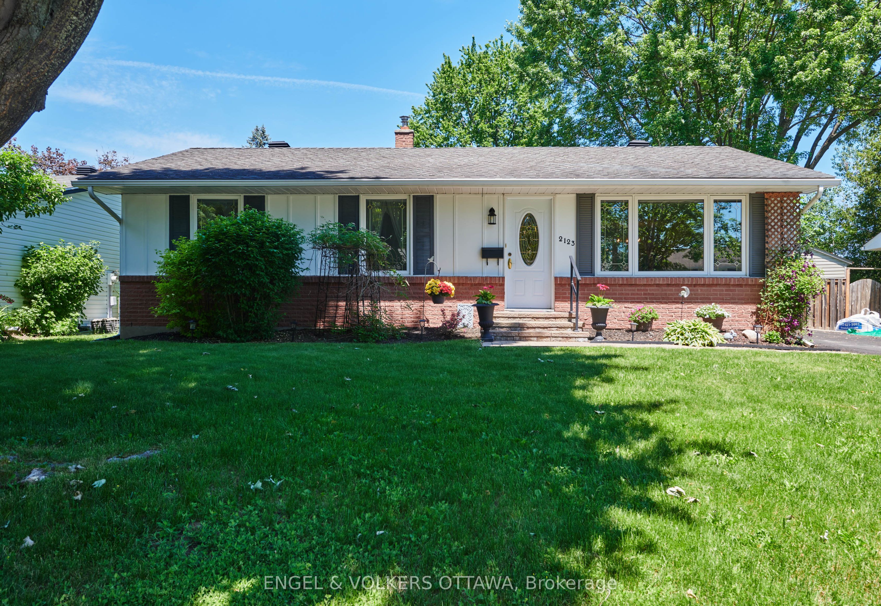 2123 Blue Jay Crescent Property Photo 1