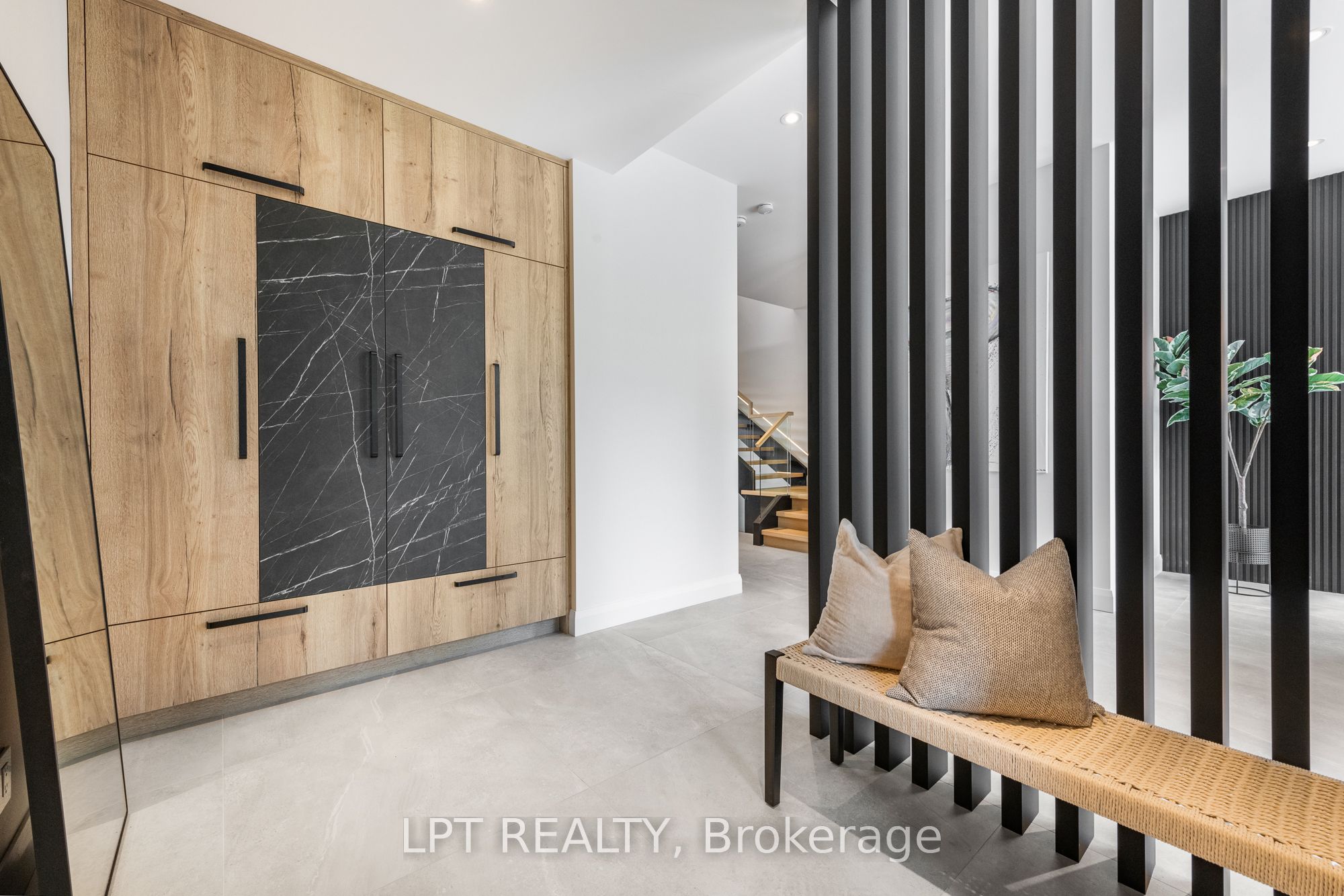 322 Perrier Avenue Property Photo 4