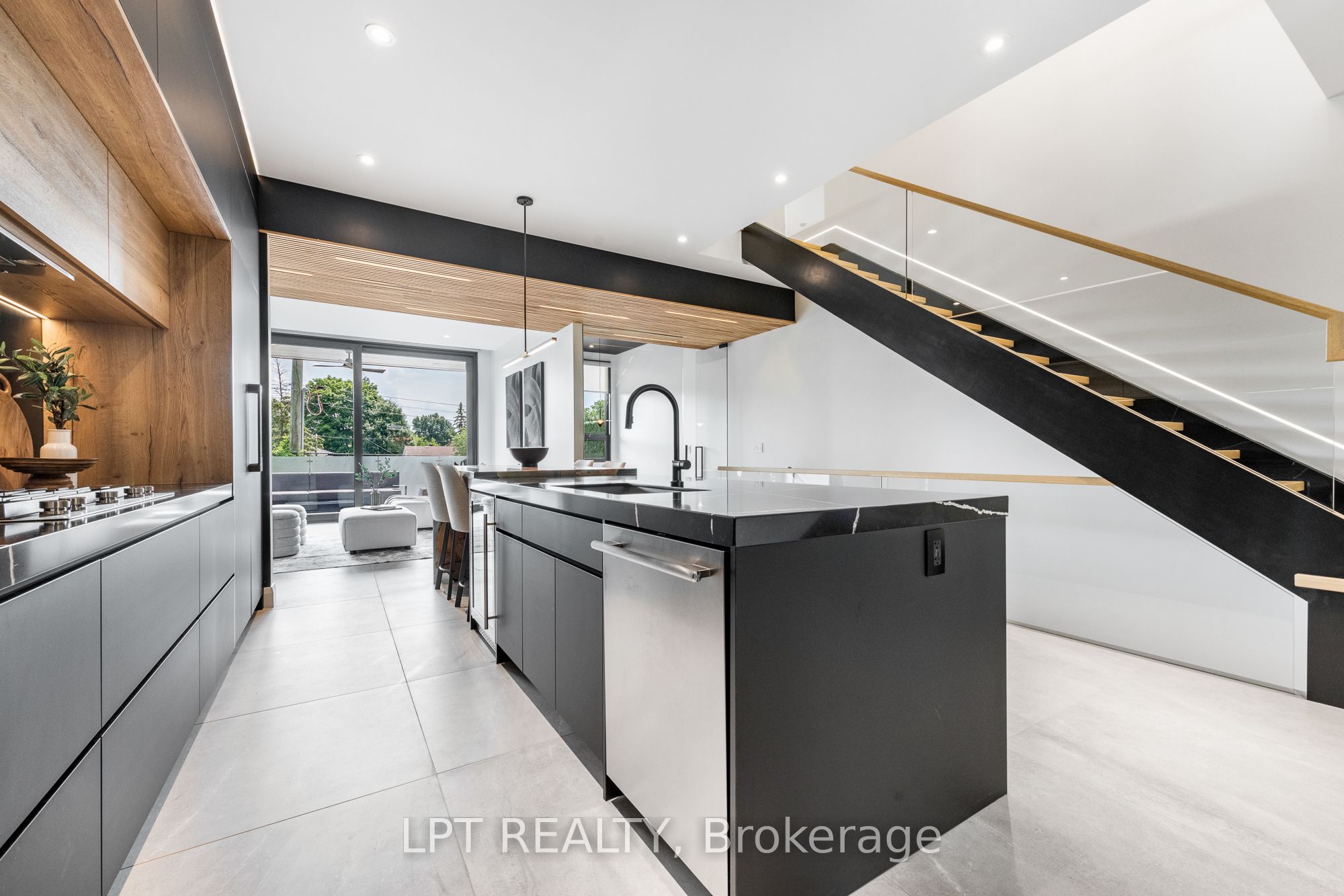 322 Perrier Avenue Property Photo 10