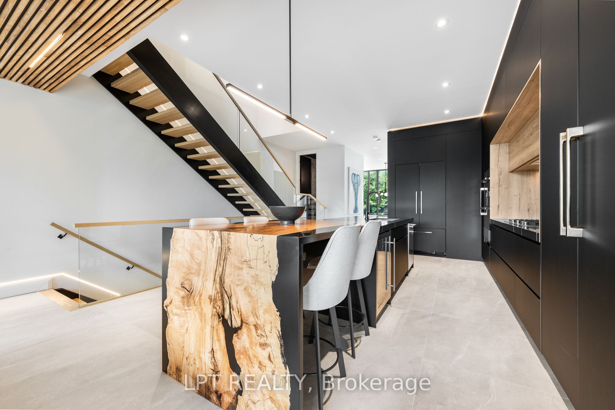 322 Perrier Avenue Property Photo 11