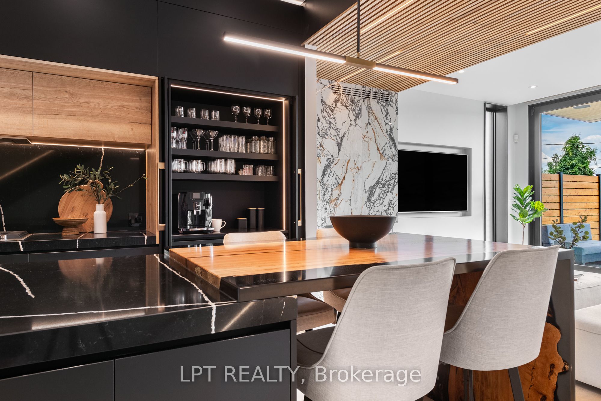 322 Perrier Avenue Property Photo 14