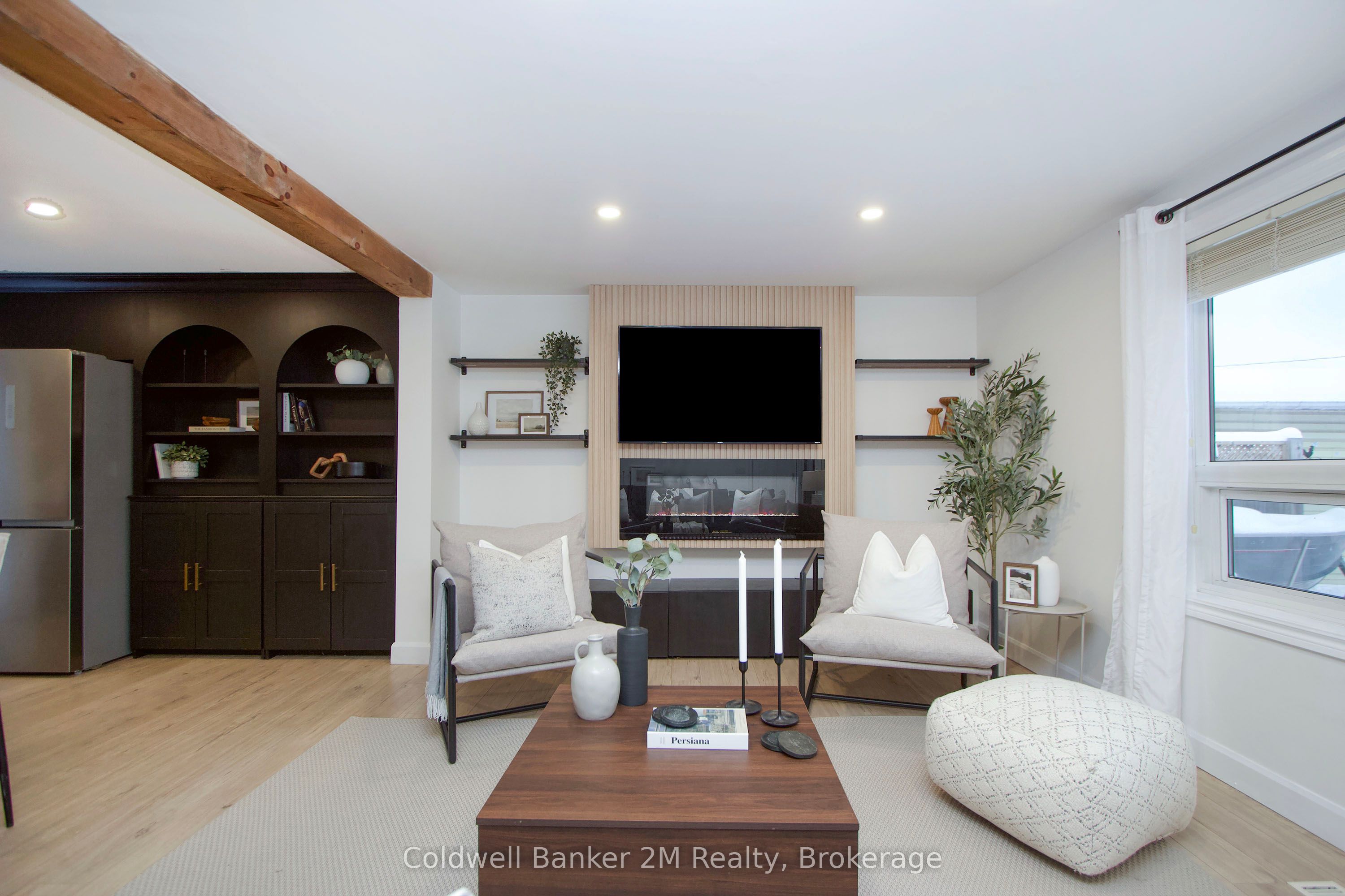 812 Burnham Street Property Photo 5