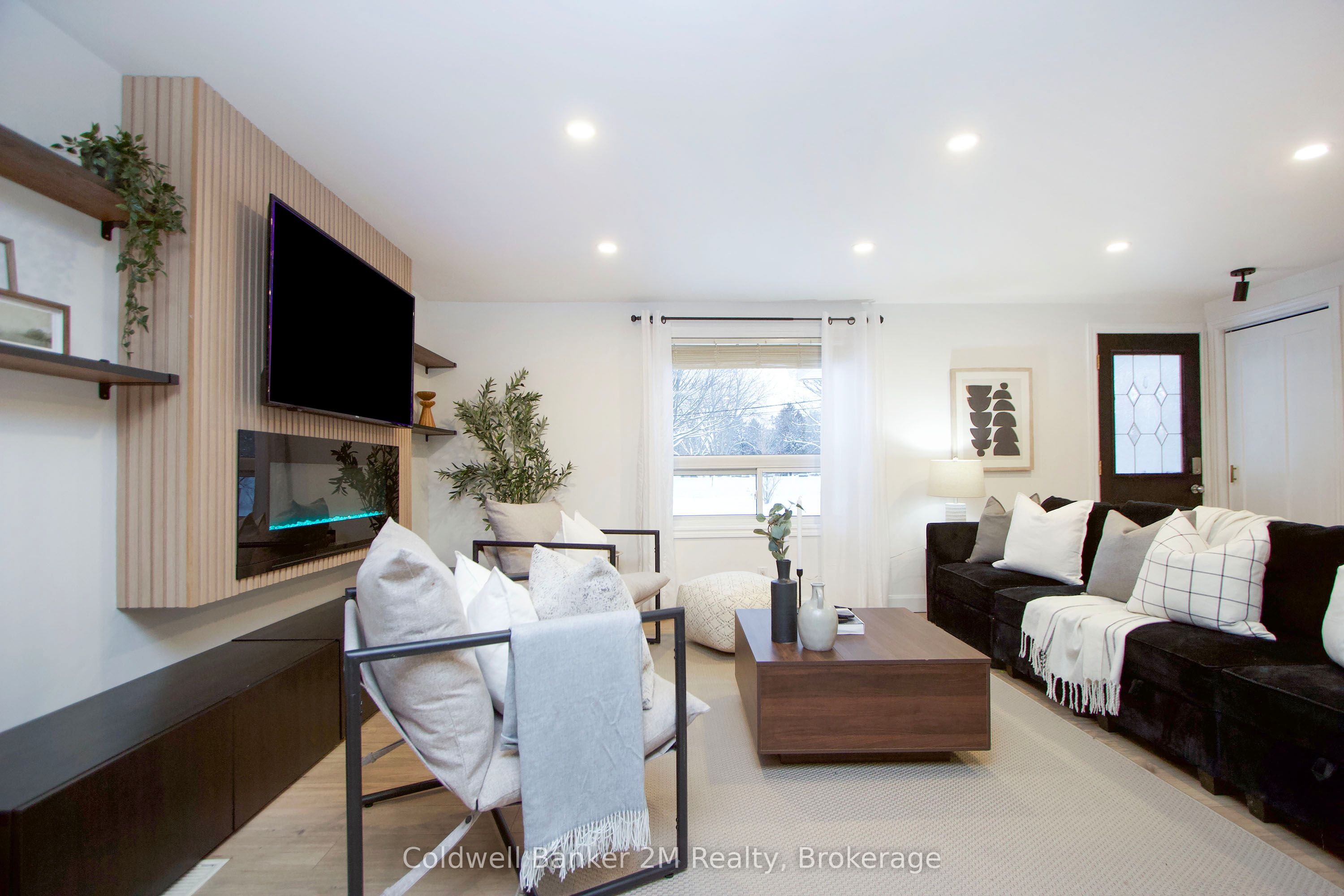 812 Burnham Street Property Photo 6