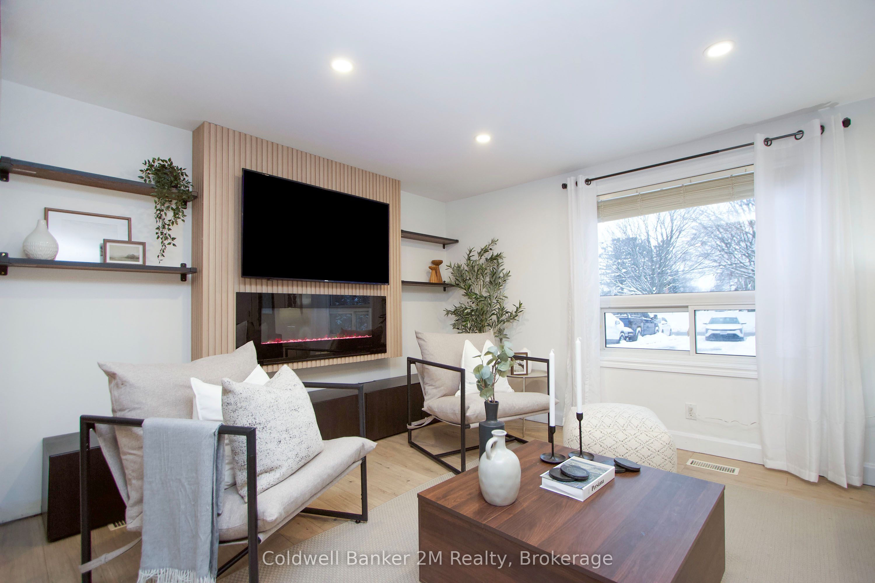 812 Burnham Street Property Photo 7