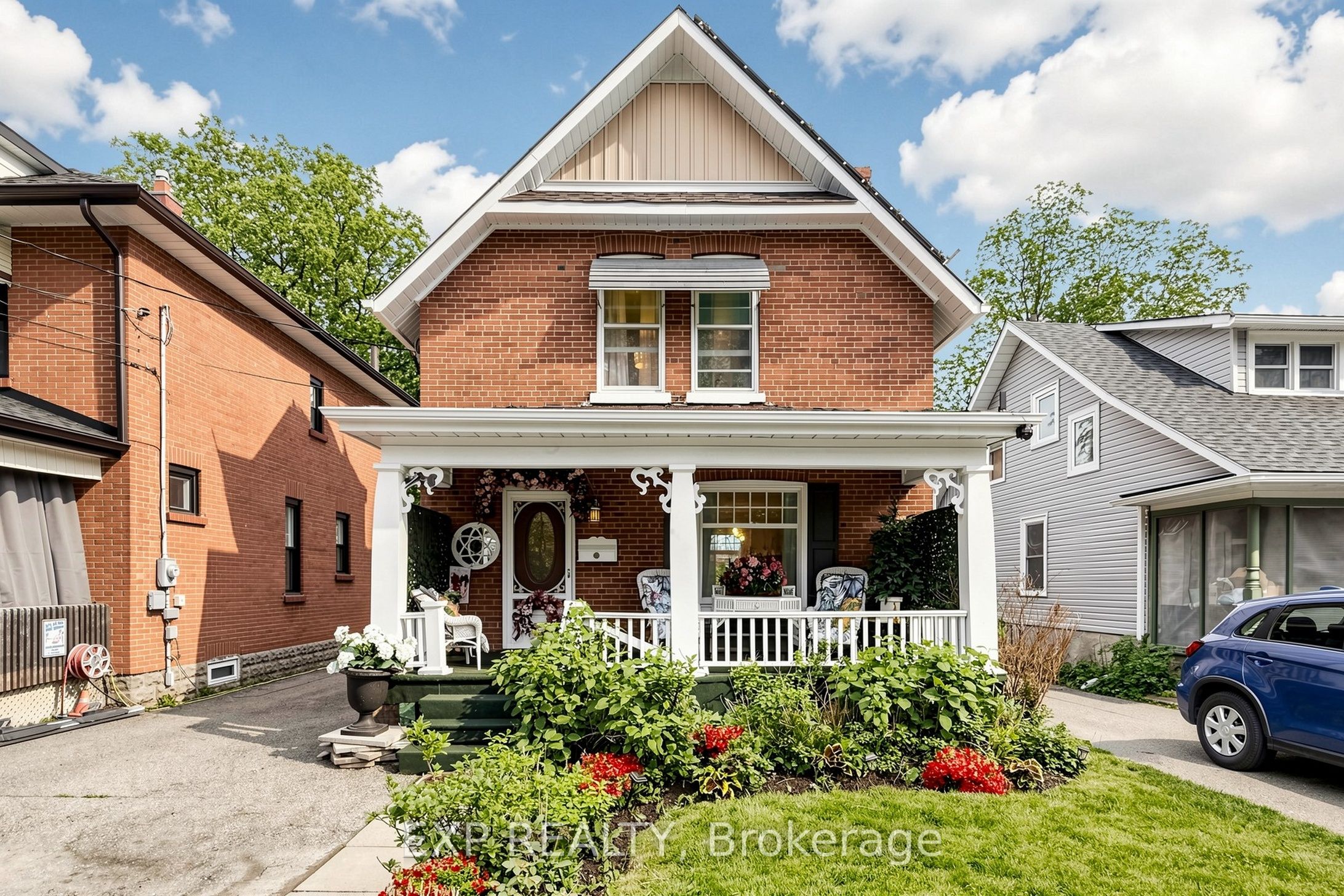 28 Simcoe Street Property Photo 1