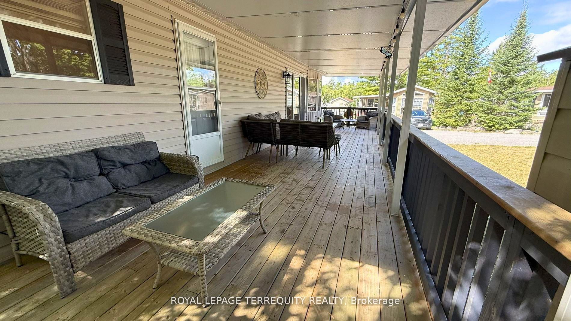 328 Rockview Property Photo 4