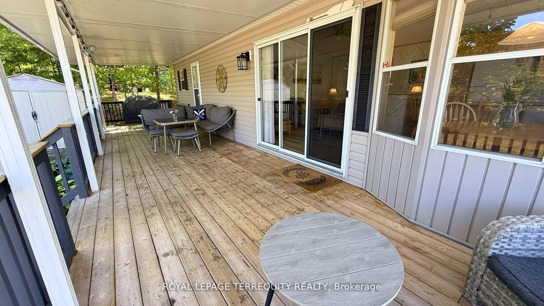 328 Rockview Property Photo 6