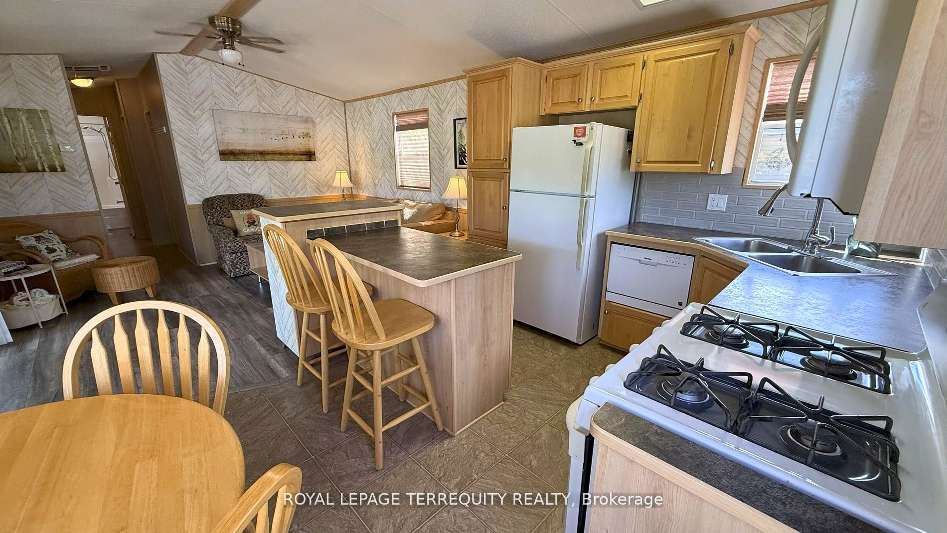 328 Rockview Property Photo 14