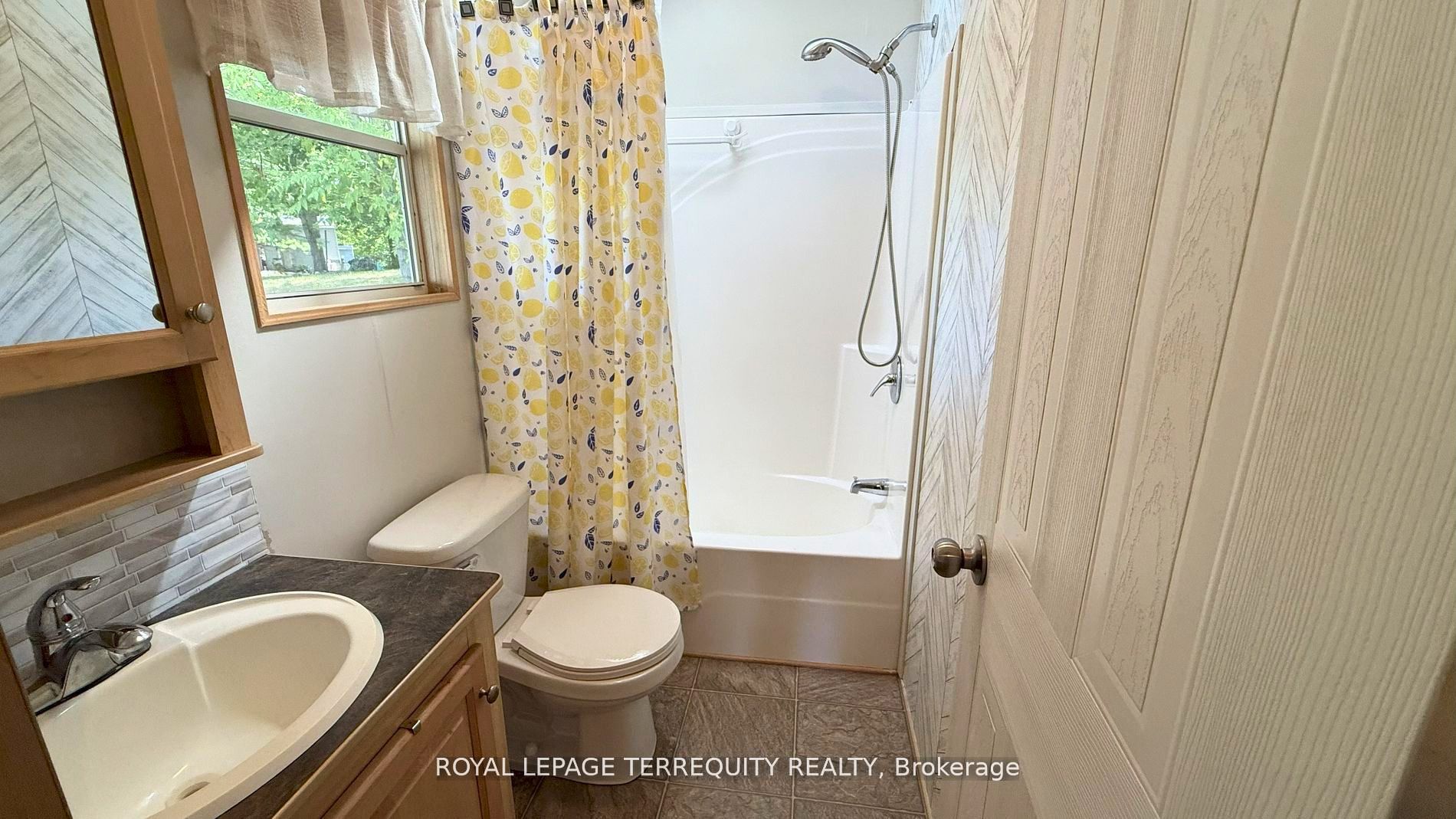 328 Rockview Property Photo 18