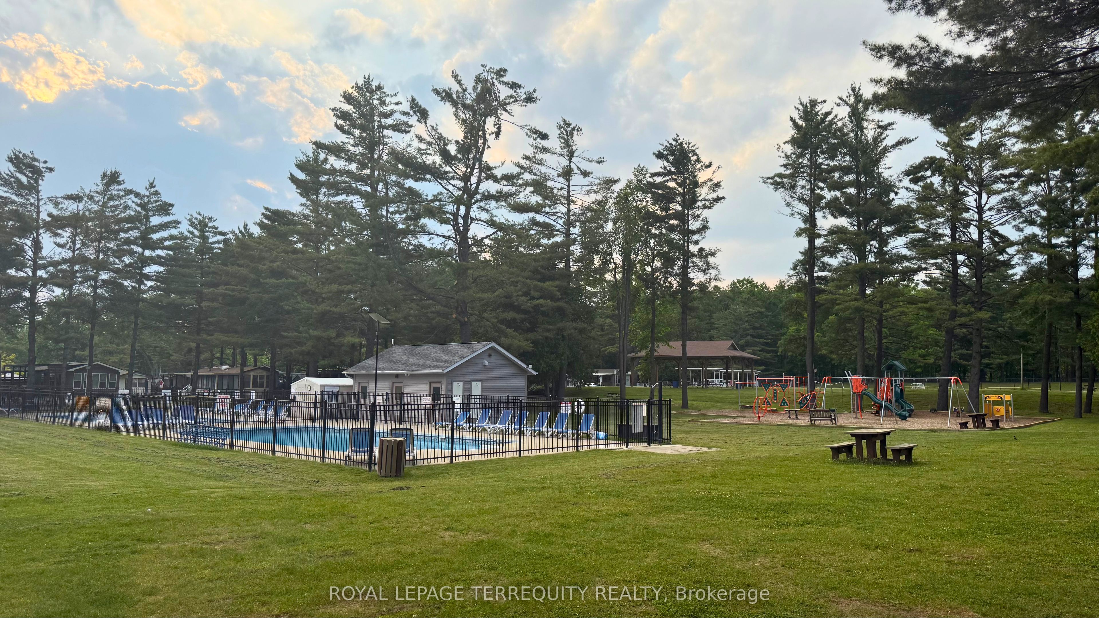328 Rockview Property Photo 21