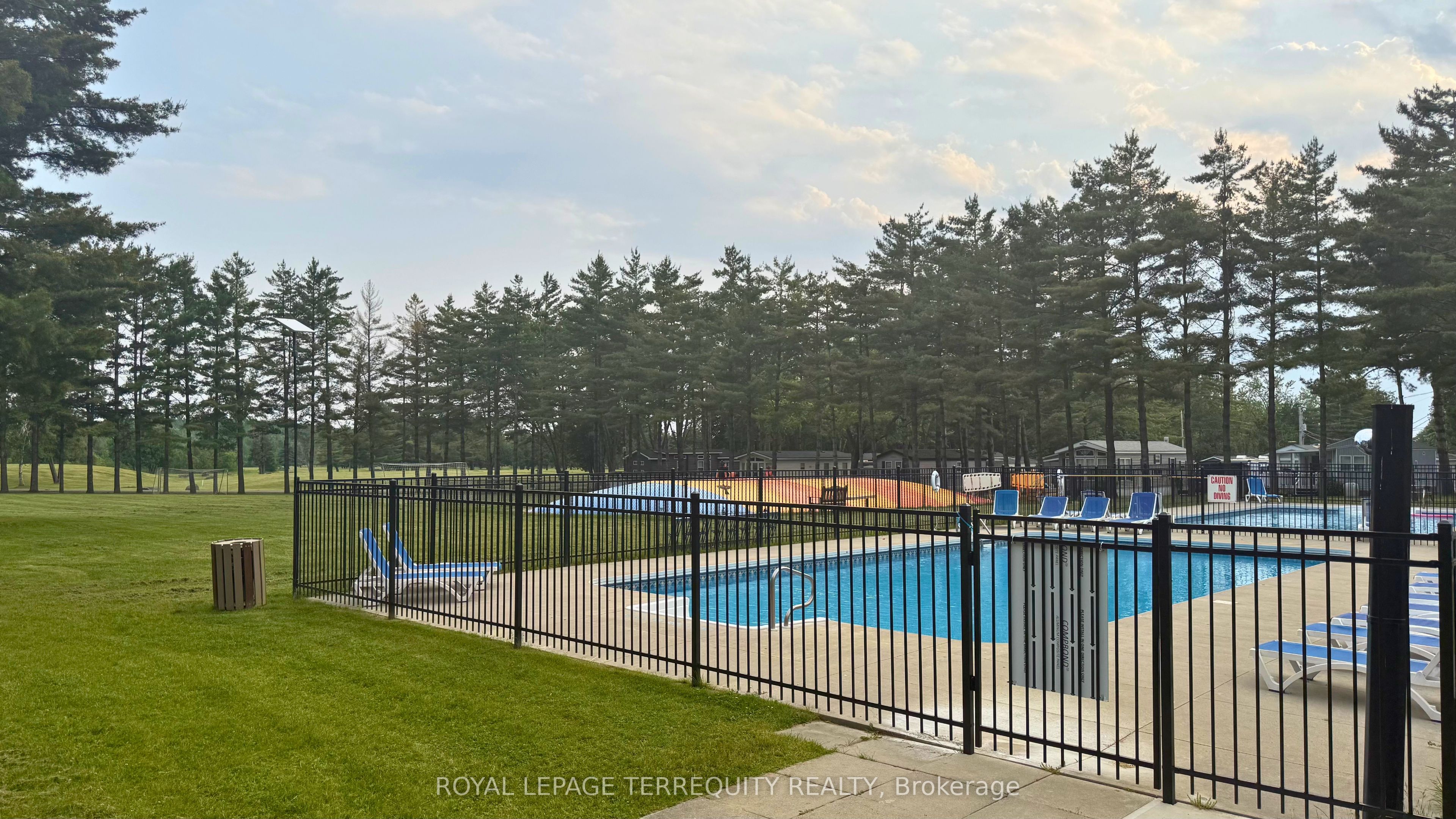 328 Rockview Property Photo 23