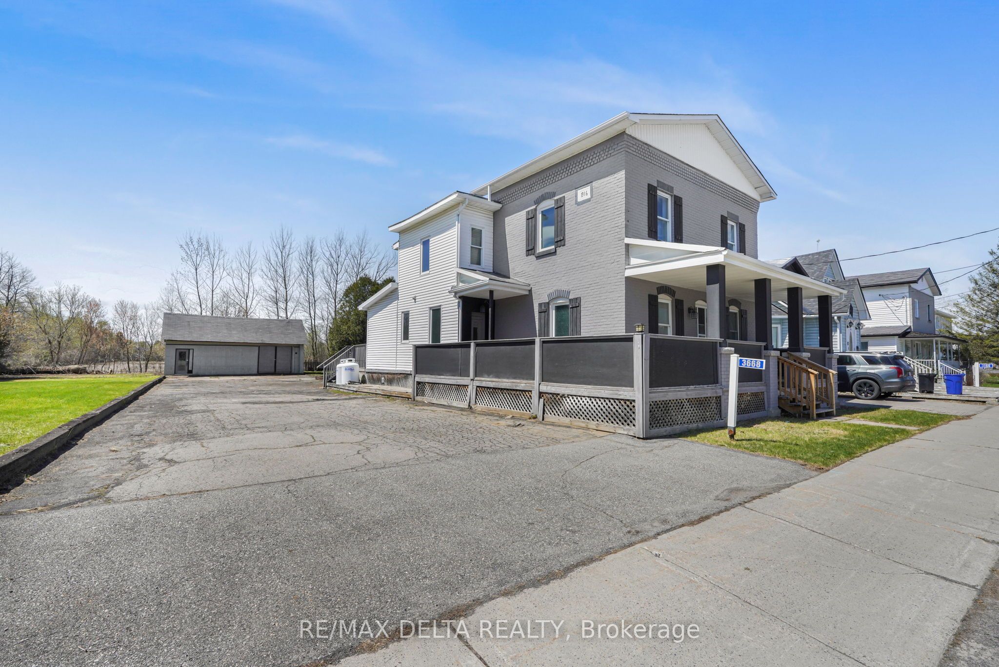 3668 Champlain Street Property Photo 2
