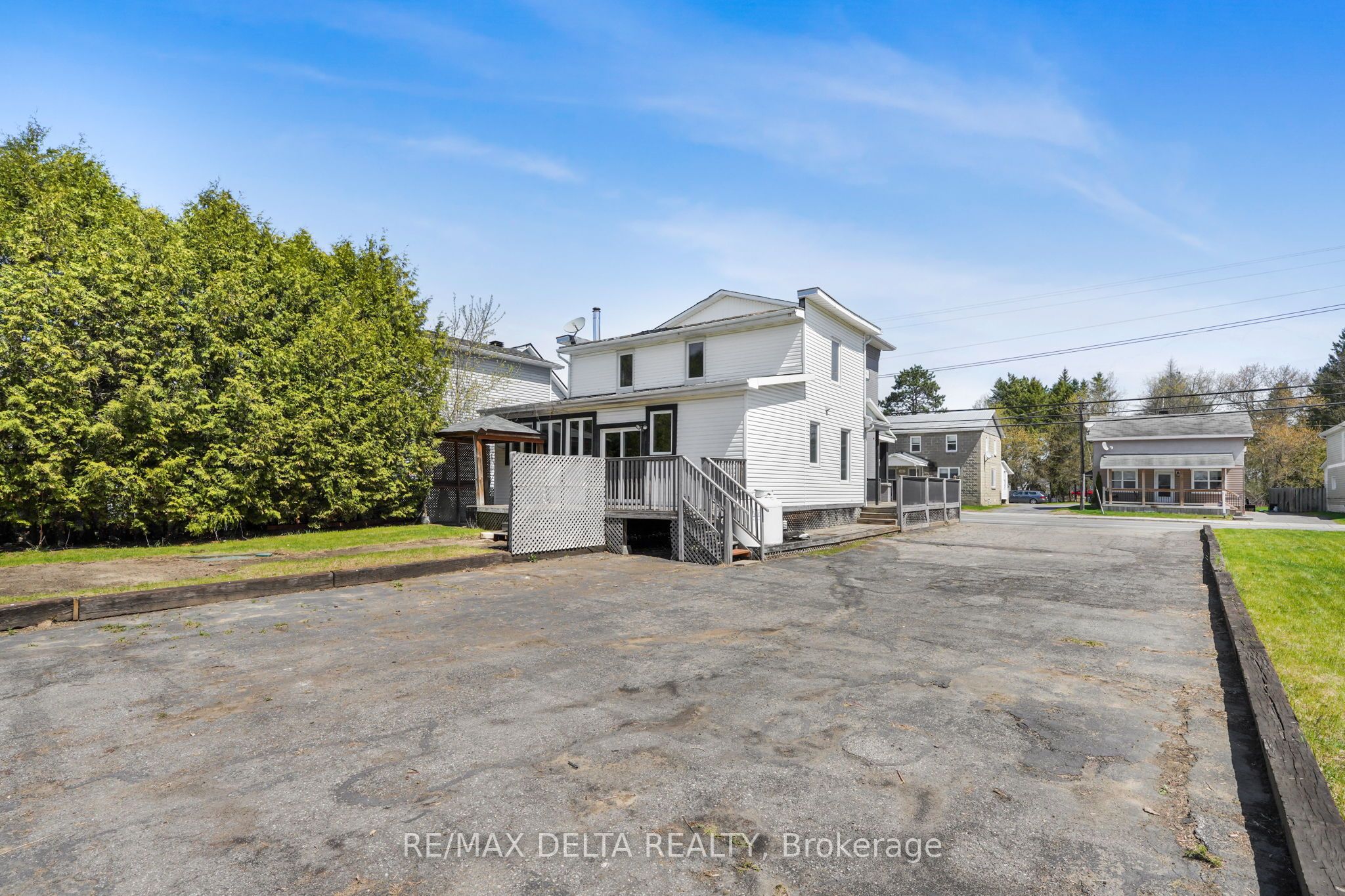 3668 Champlain Street Property Photo 5