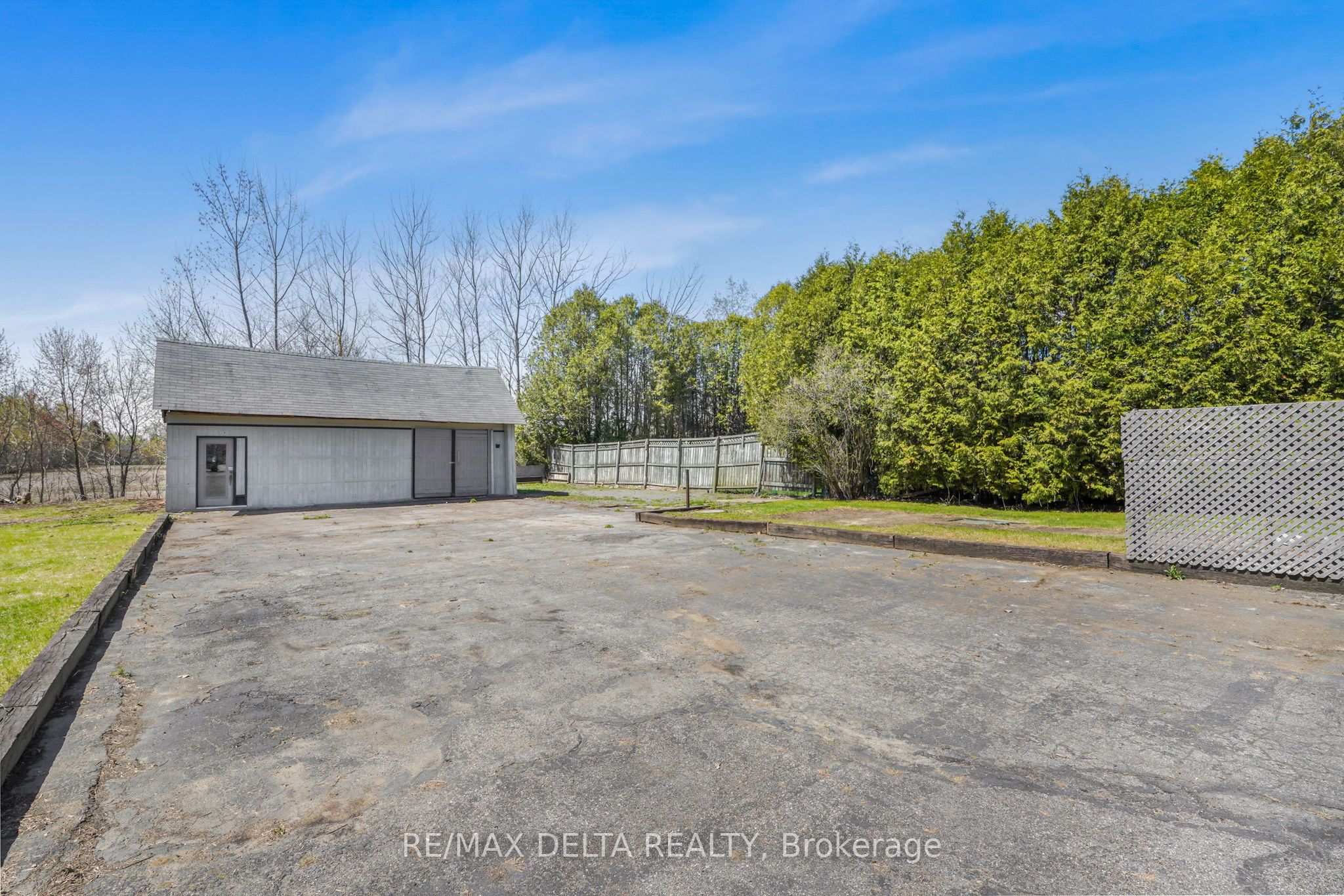 3668 Champlain Street Property Photo 6