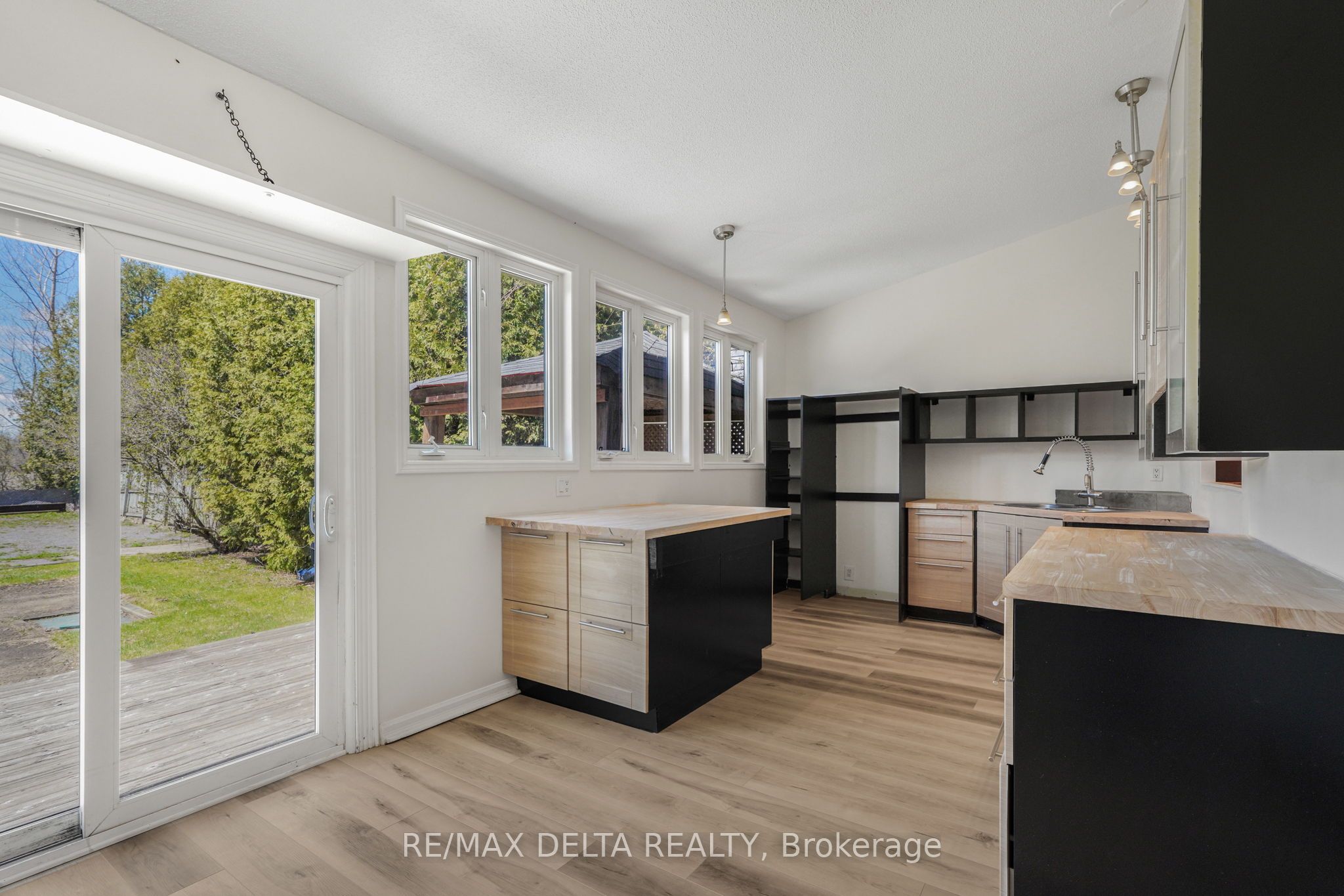 3668 Champlain Street Property Photo 8