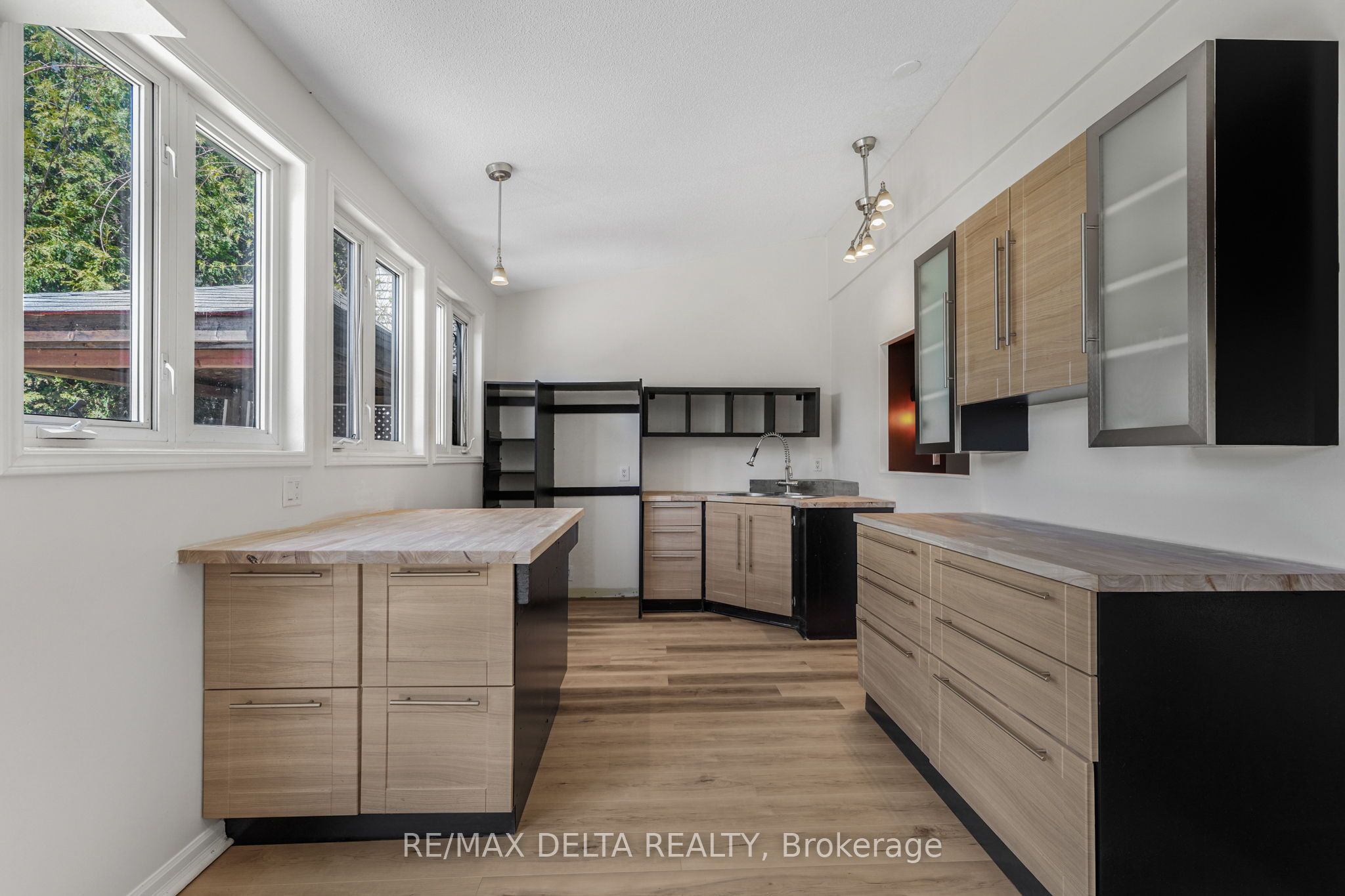 3668 Champlain Street Property Photo 9