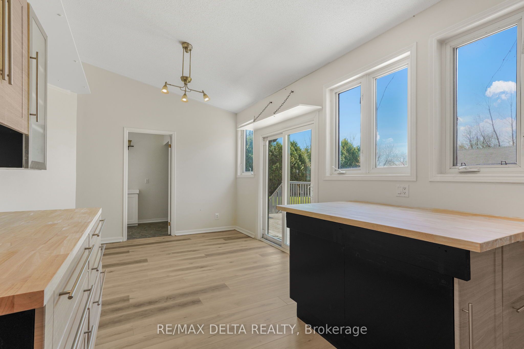 3668 Champlain Street Property Photo 10