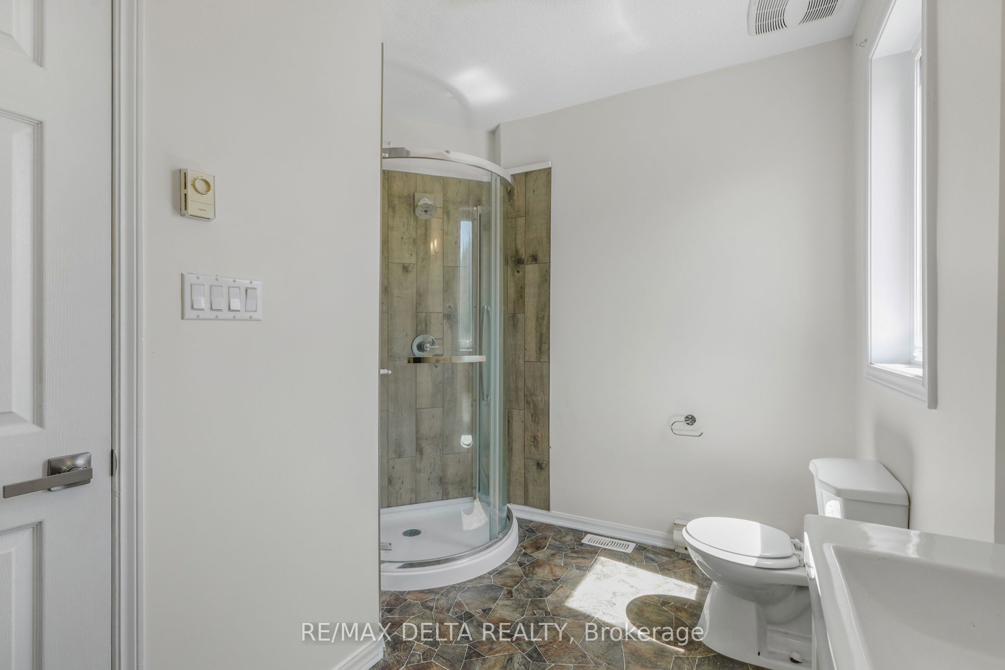 3668 Champlain Street Property Photo 13